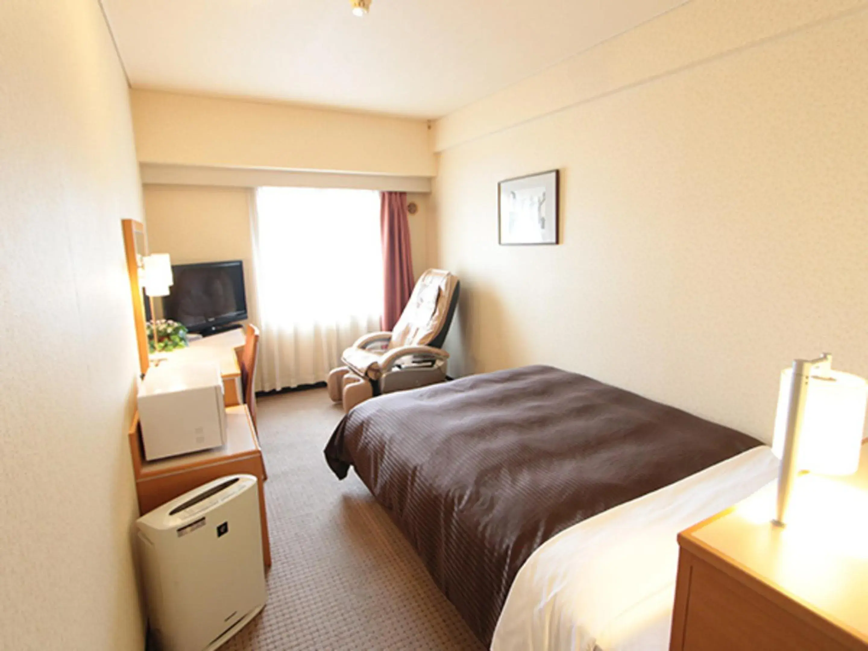 Bed in HOTEL LiVEMAX BUDGET Yokohama Kannai