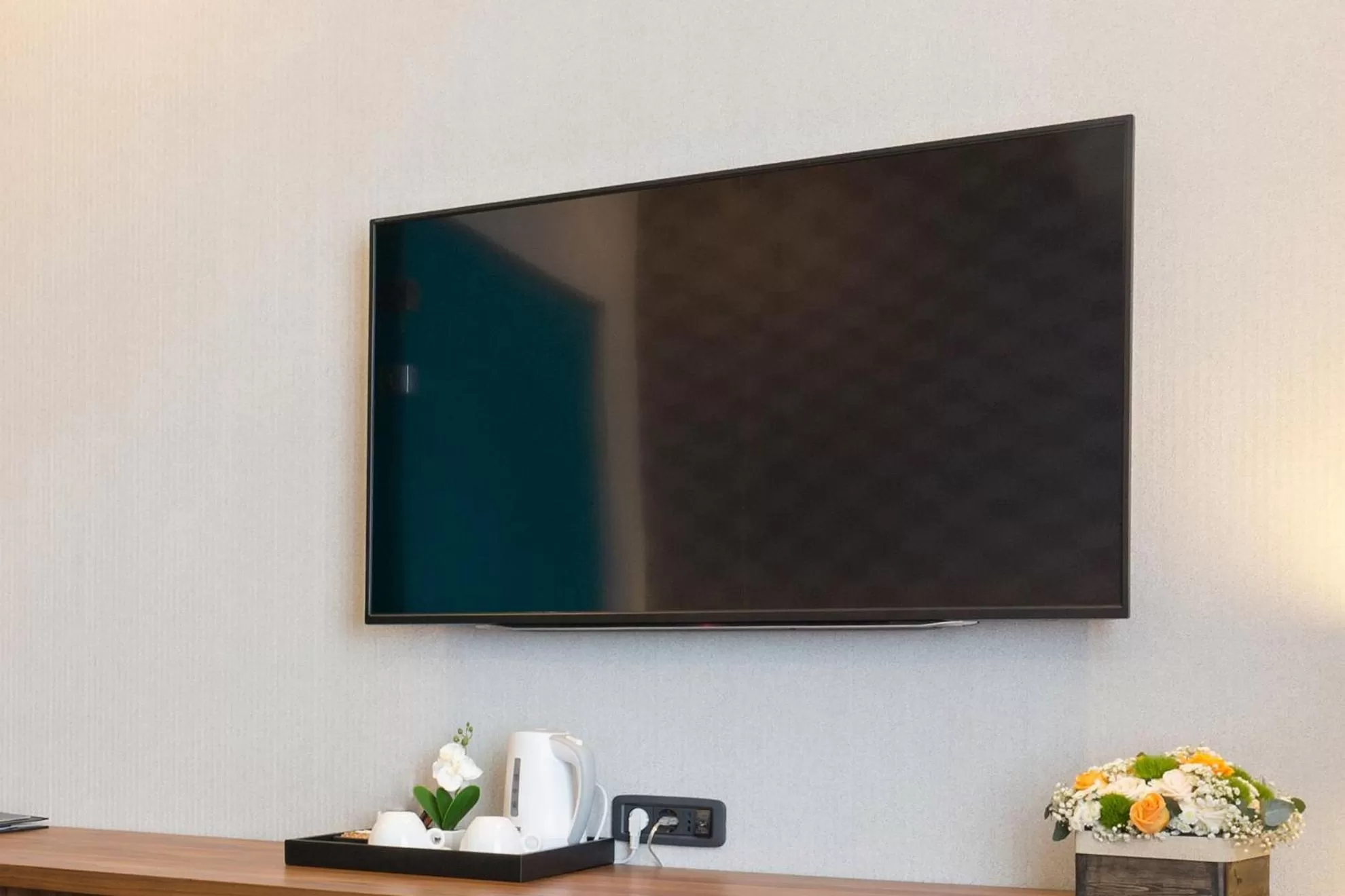 TV and multimedia in Millennium Hotel Paris Charles De Gaulle