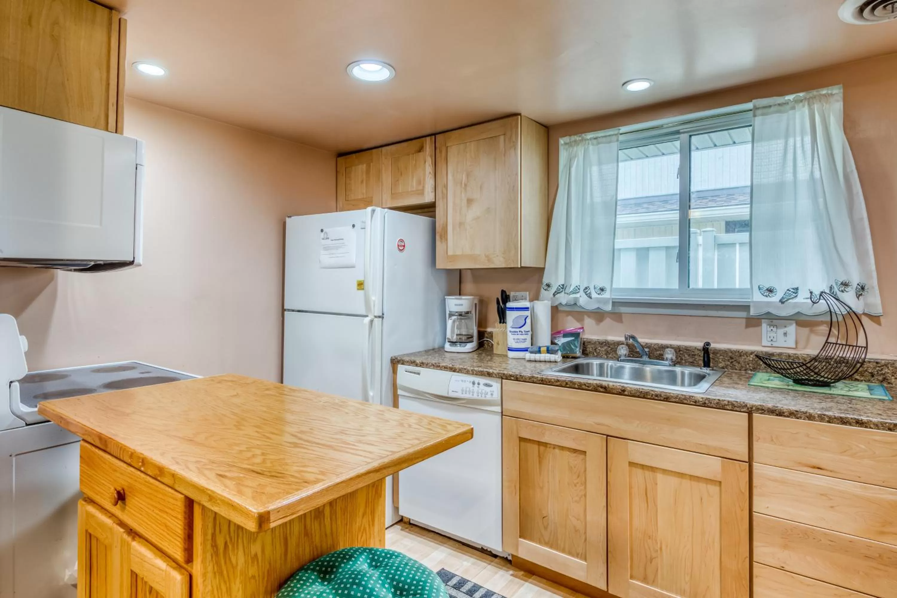 Kitchen/Kitchenette in Beach Club II