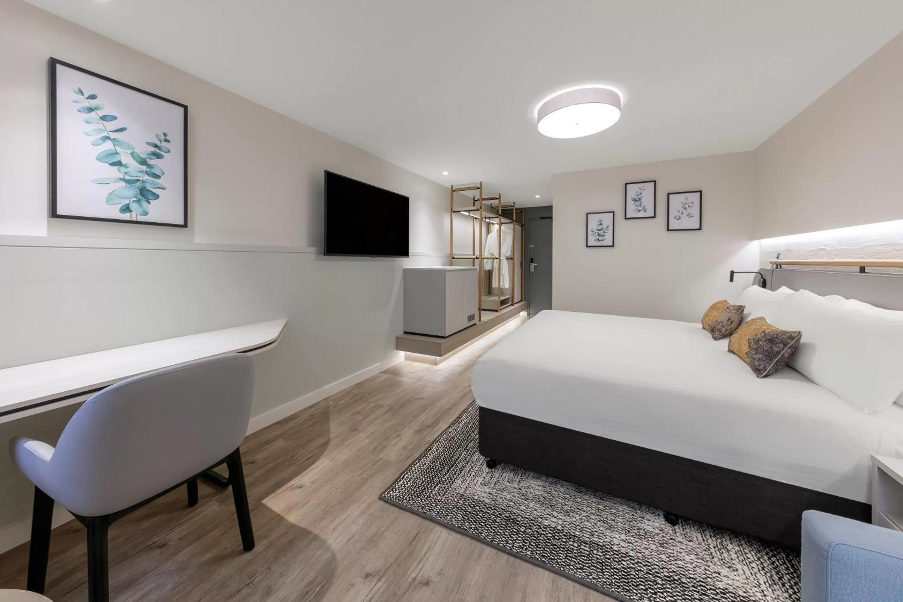 Photo of the whole room, Bed in Crowne Plaza Hawkesbury Valley by IHG