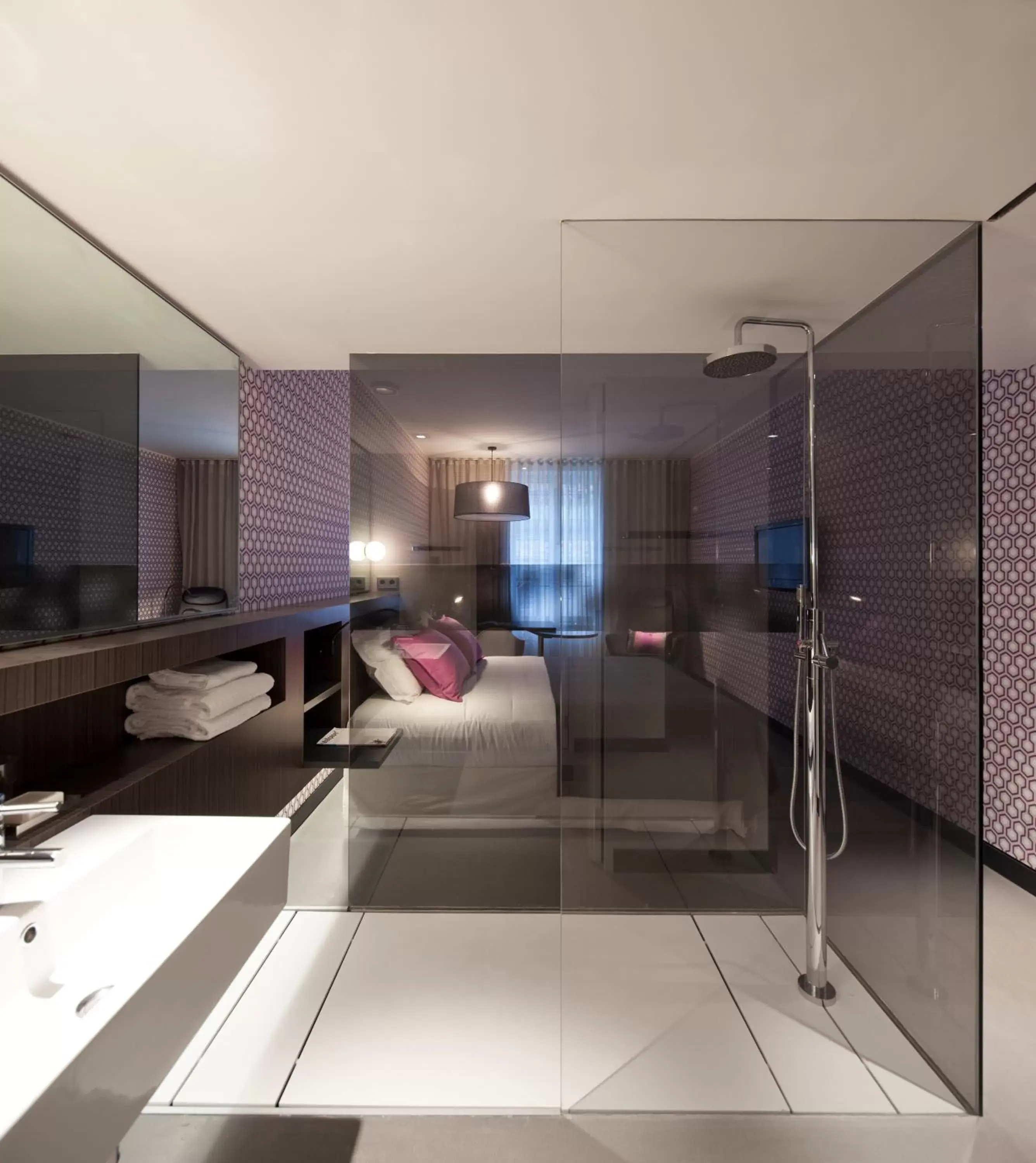 Shower, Bathroom in Inspira Liberdade Boutique Hotel
