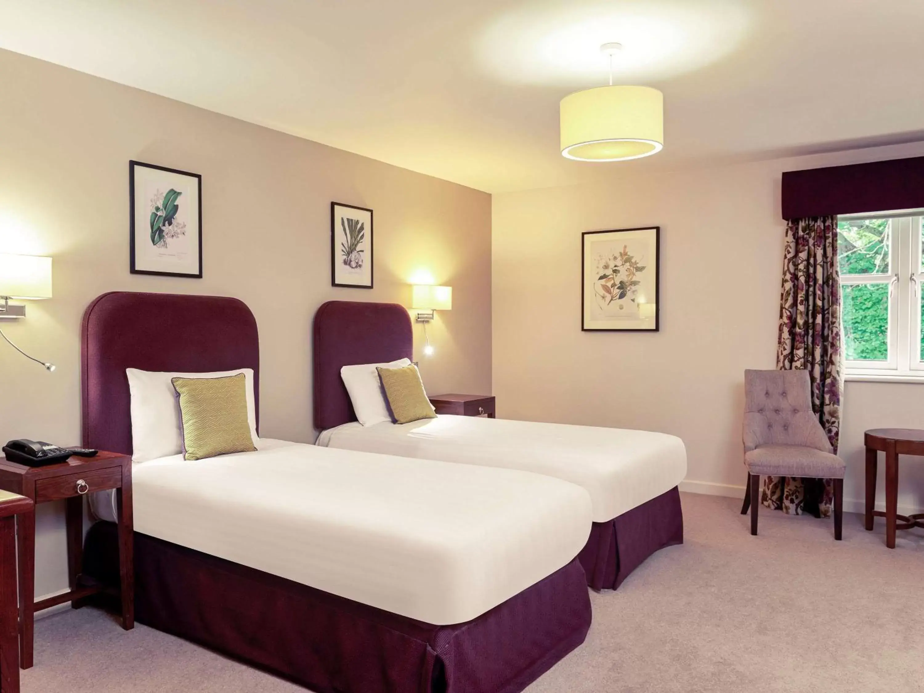 Photo of the whole room, Bed in Mercure Thame Lambert Hotel