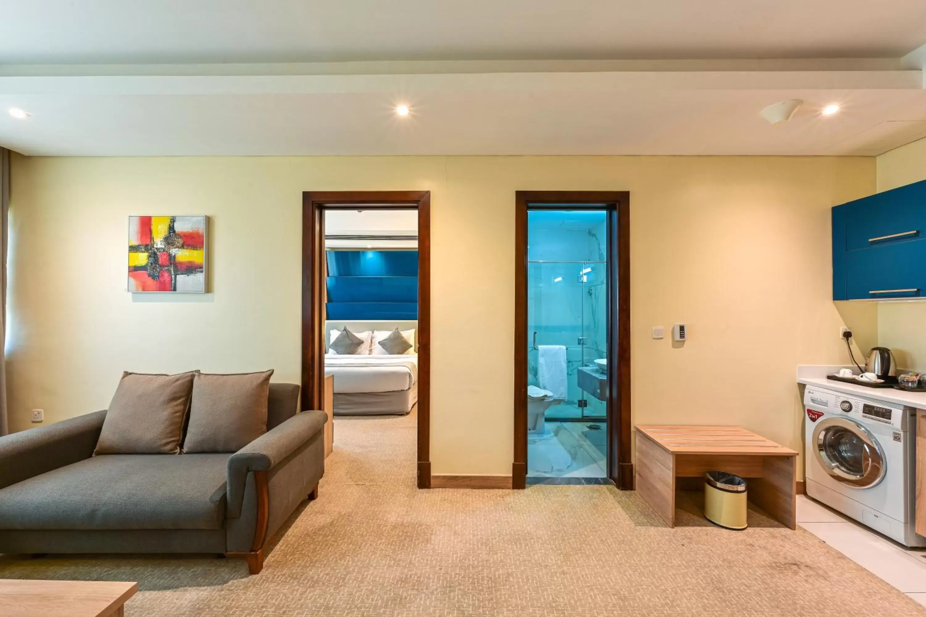 Kitchen or kitchenette, Seating Area in Al Mansour Suites Hotel