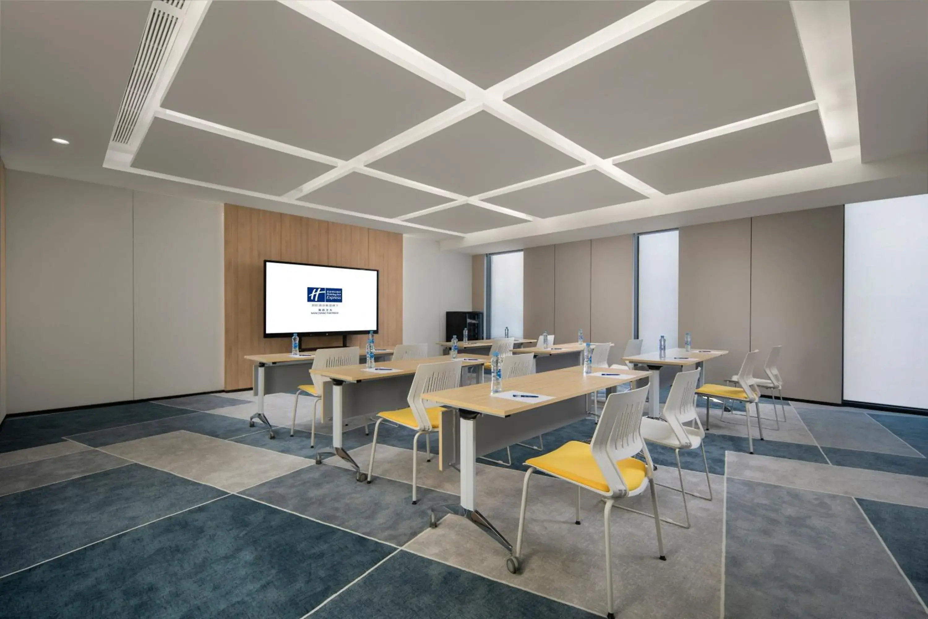 Meeting/conference room in Holiday Inn Express Nanchang Riverside, an IHG Hotel