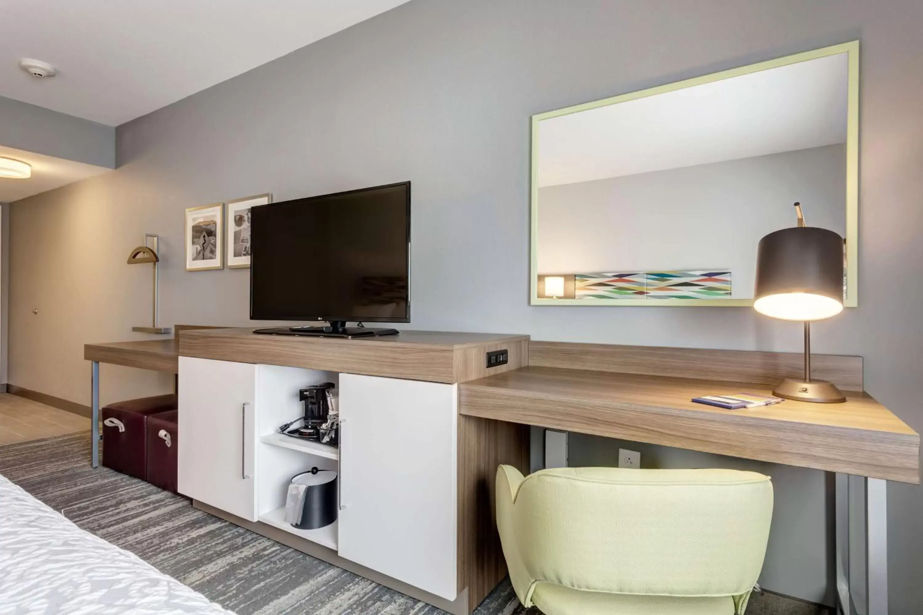 Bed, TV/Entertainment Center in Hampton Inn-St. Louis Wentzville, MO