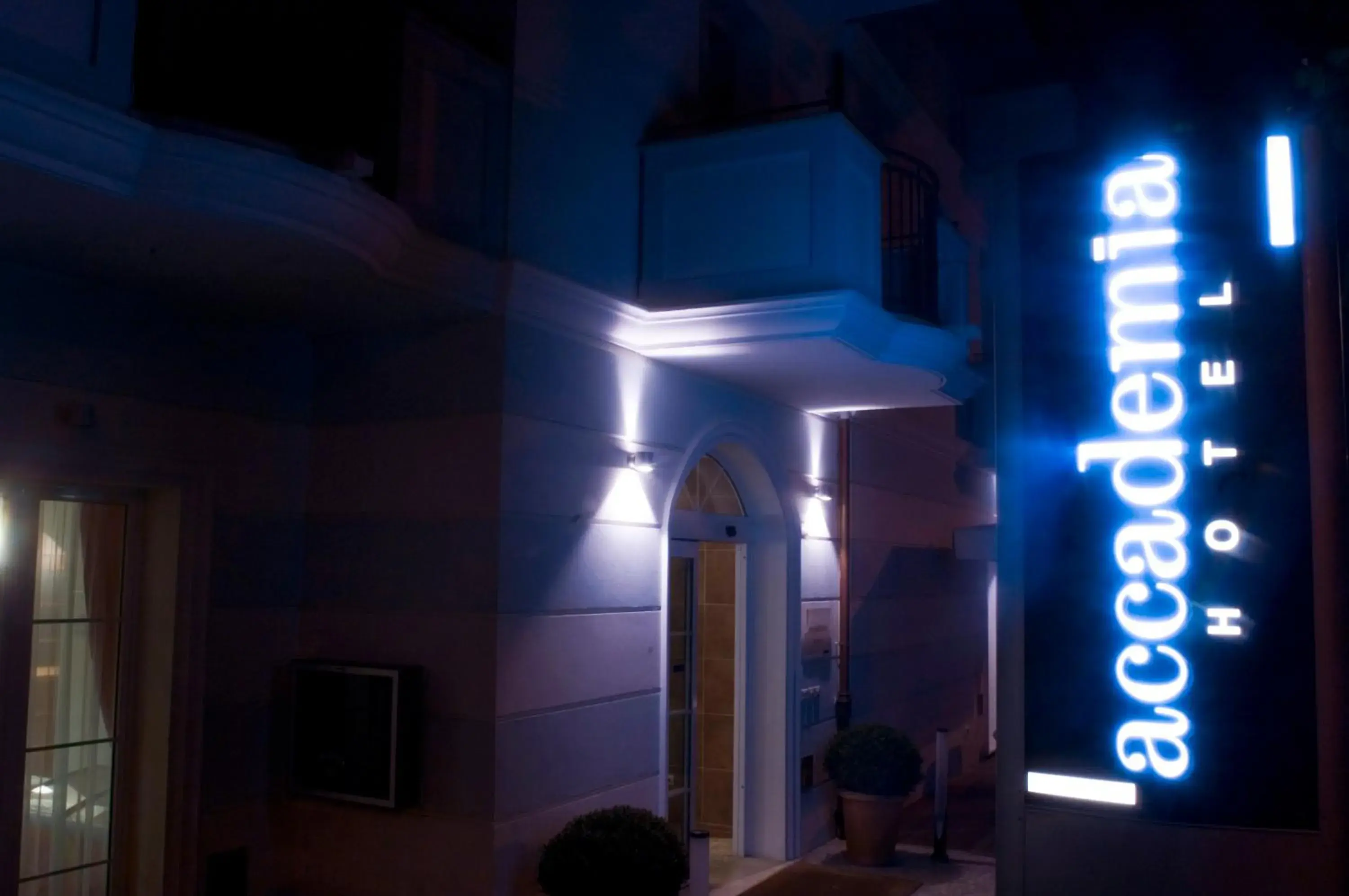 Facade/entrance, Bathroom in Accademia Hotel