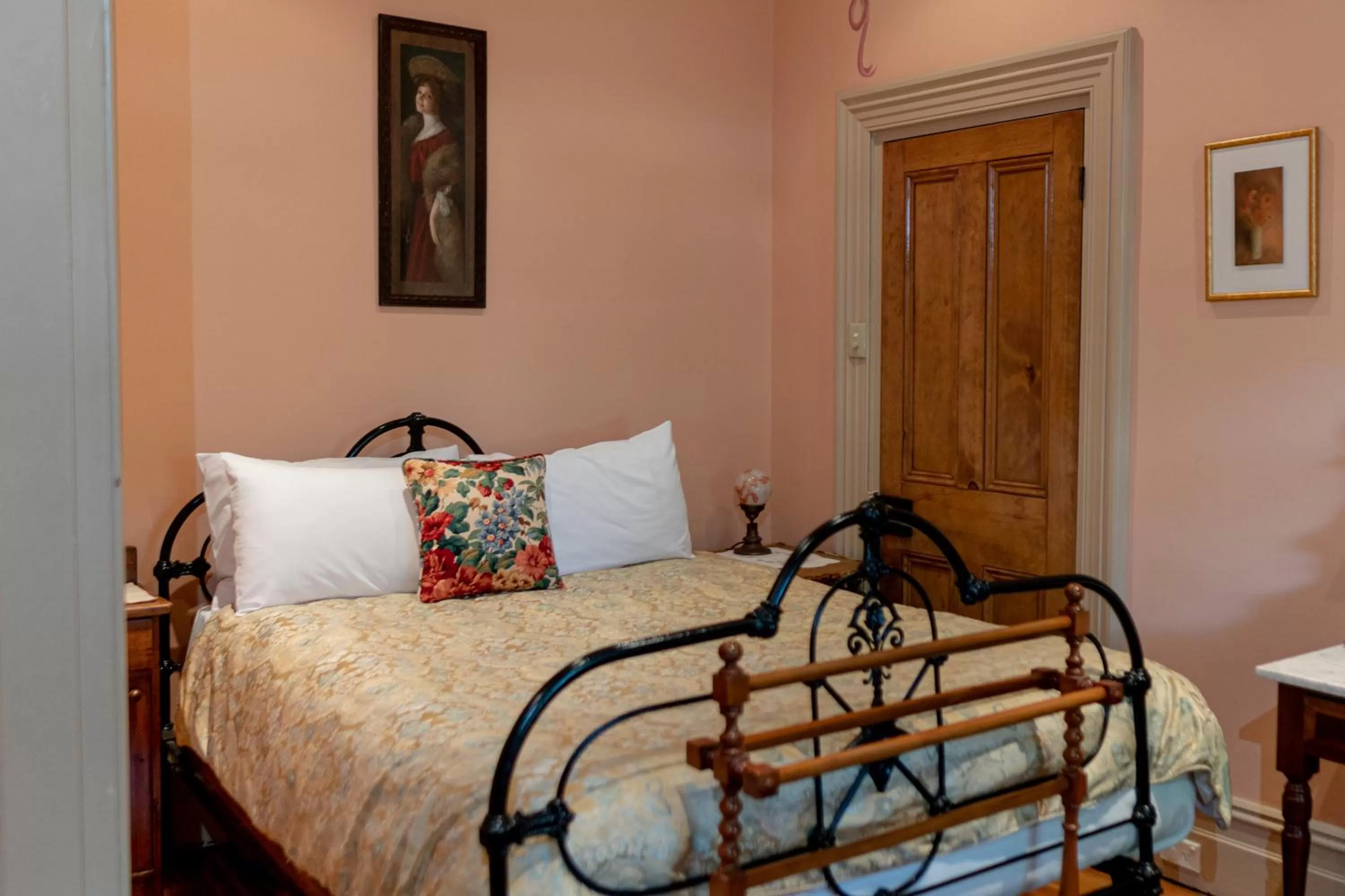 Bedroom, Bed in North Adelaide Heritage Cottages & Apartments