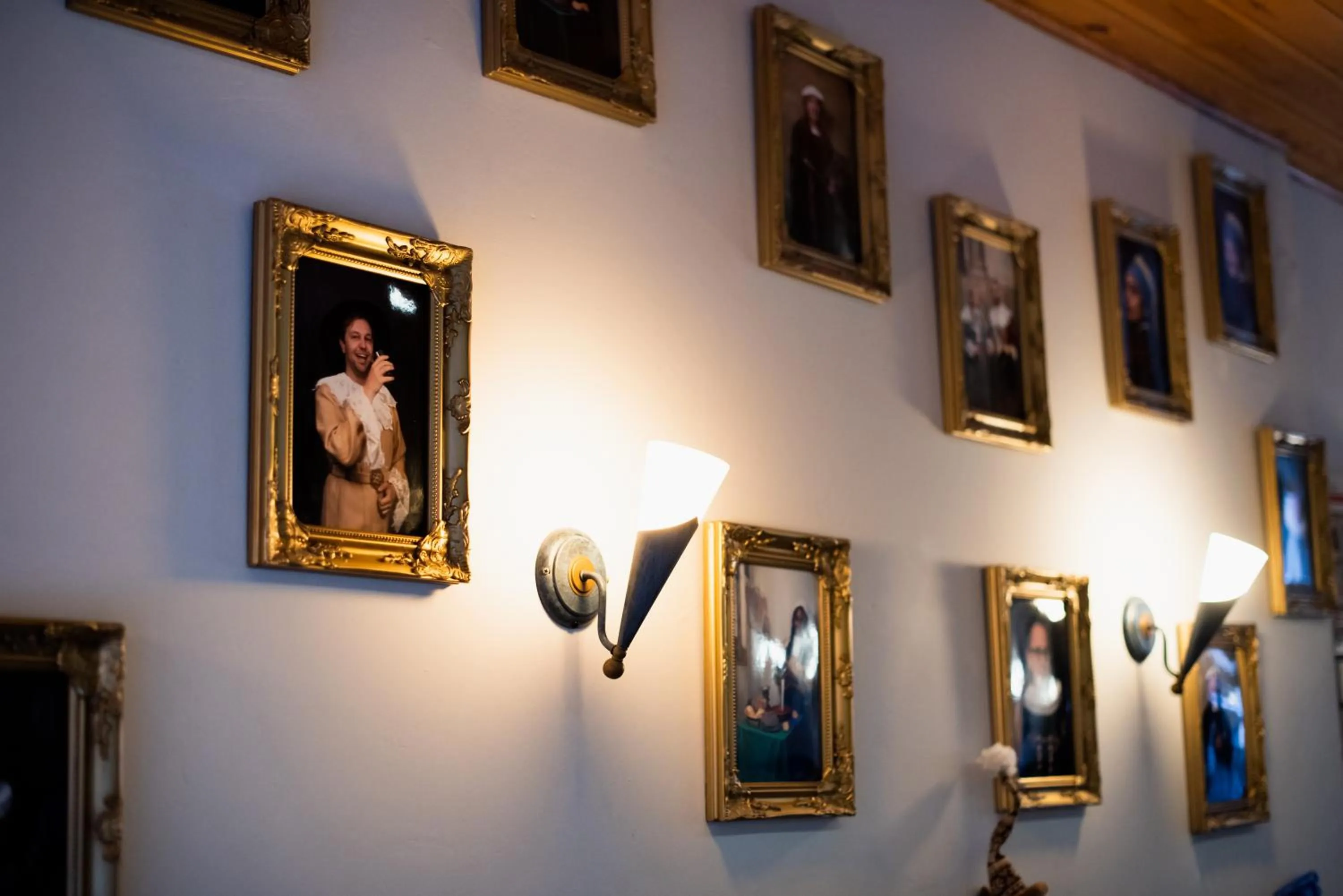 Communal lounge/ TV room in Hotel La Bohème