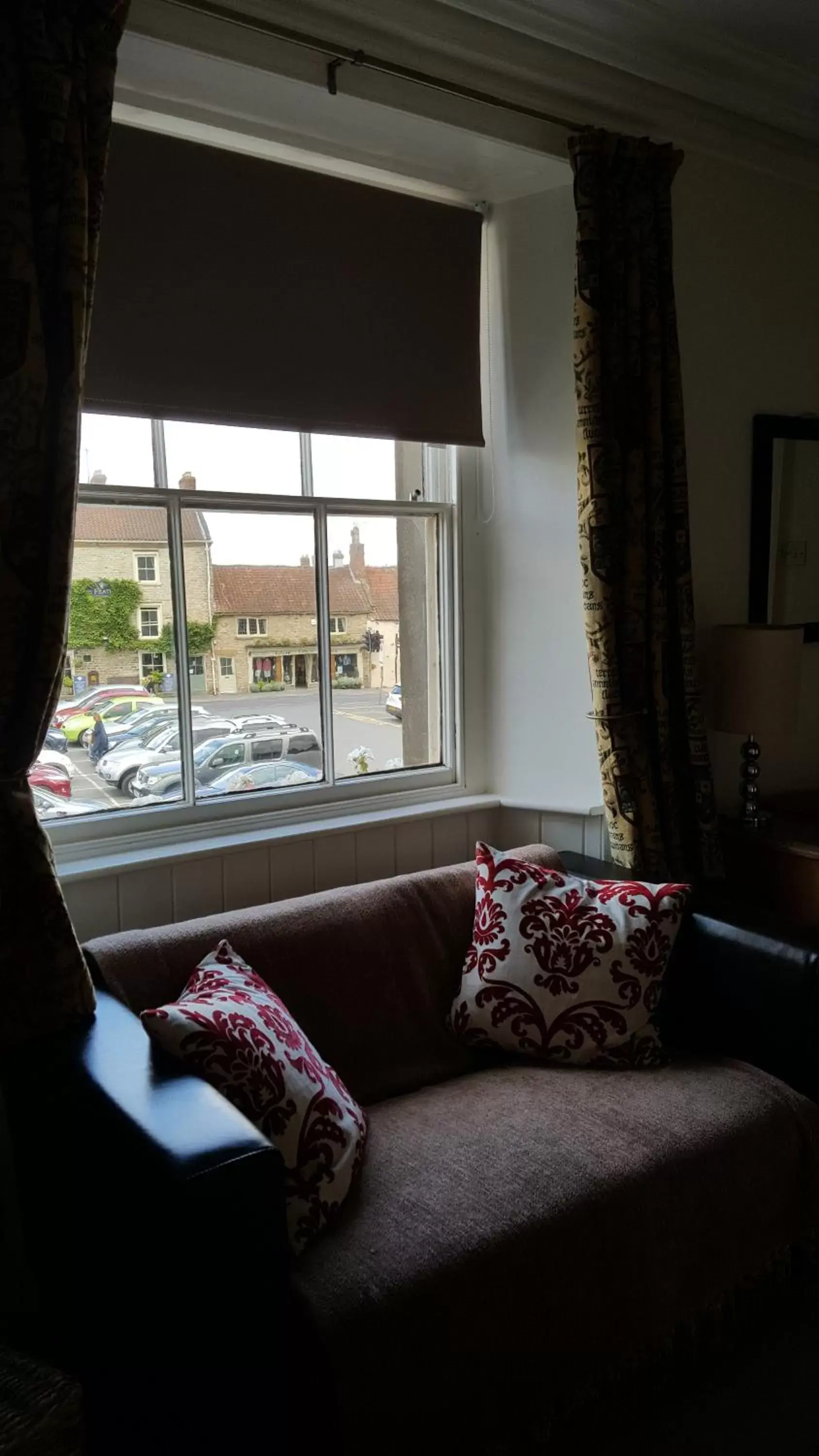 Neighbourhood, Seating Area in The Royal Oak Hotel