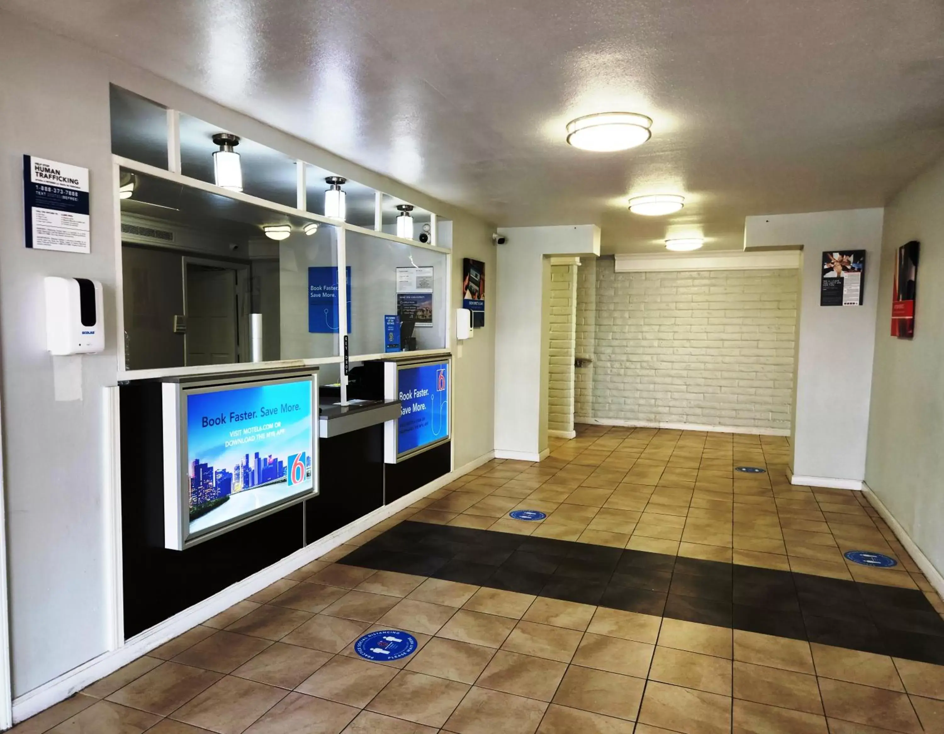 Lobby or reception in Studio 6 Baytown, Tx - Garth Road Lobby or reception in Studio 6 Baytown, Tx - Garth Road