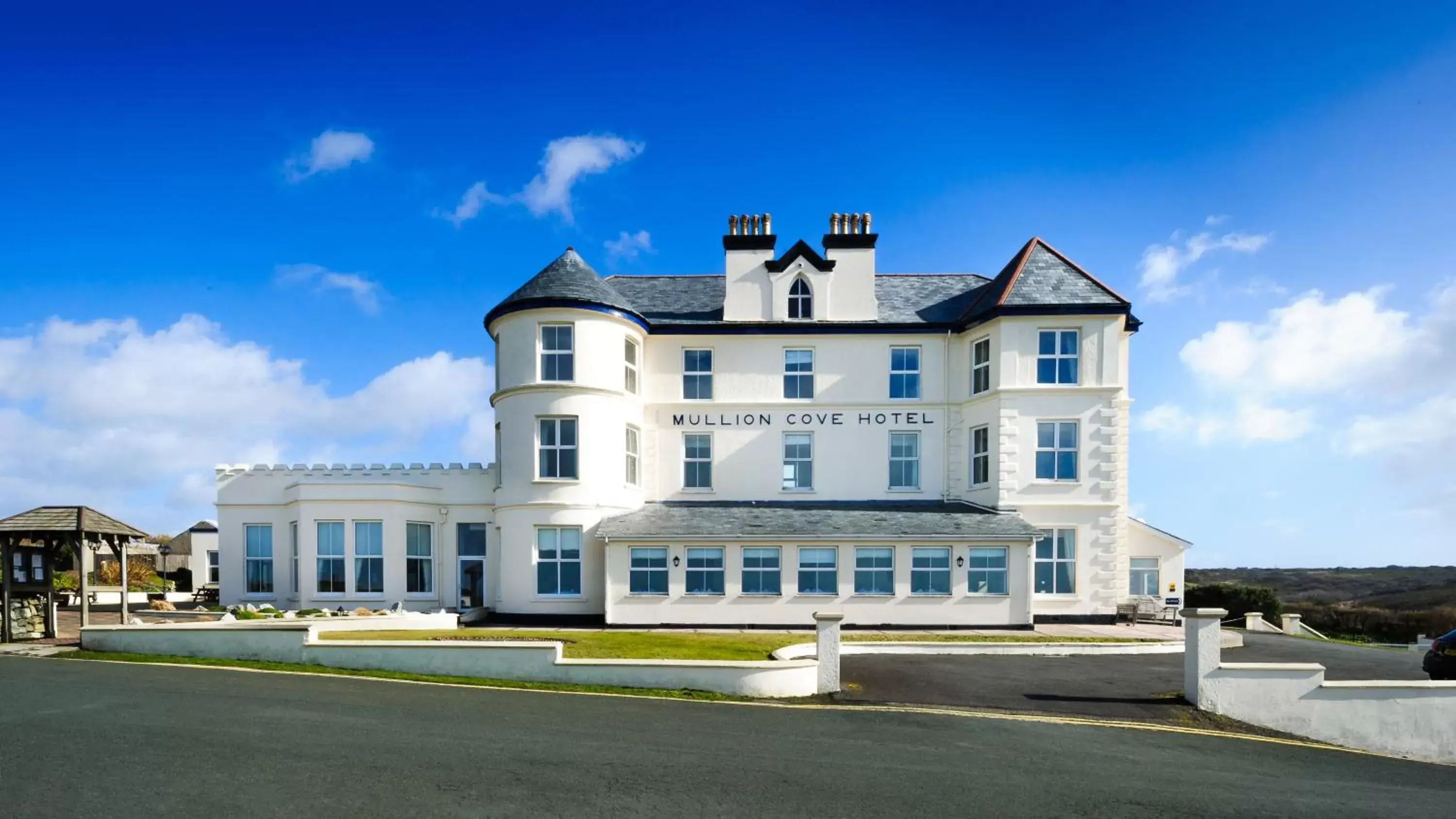 Facade/entrance, Property Building in Mullion Cove Hotel & Spa