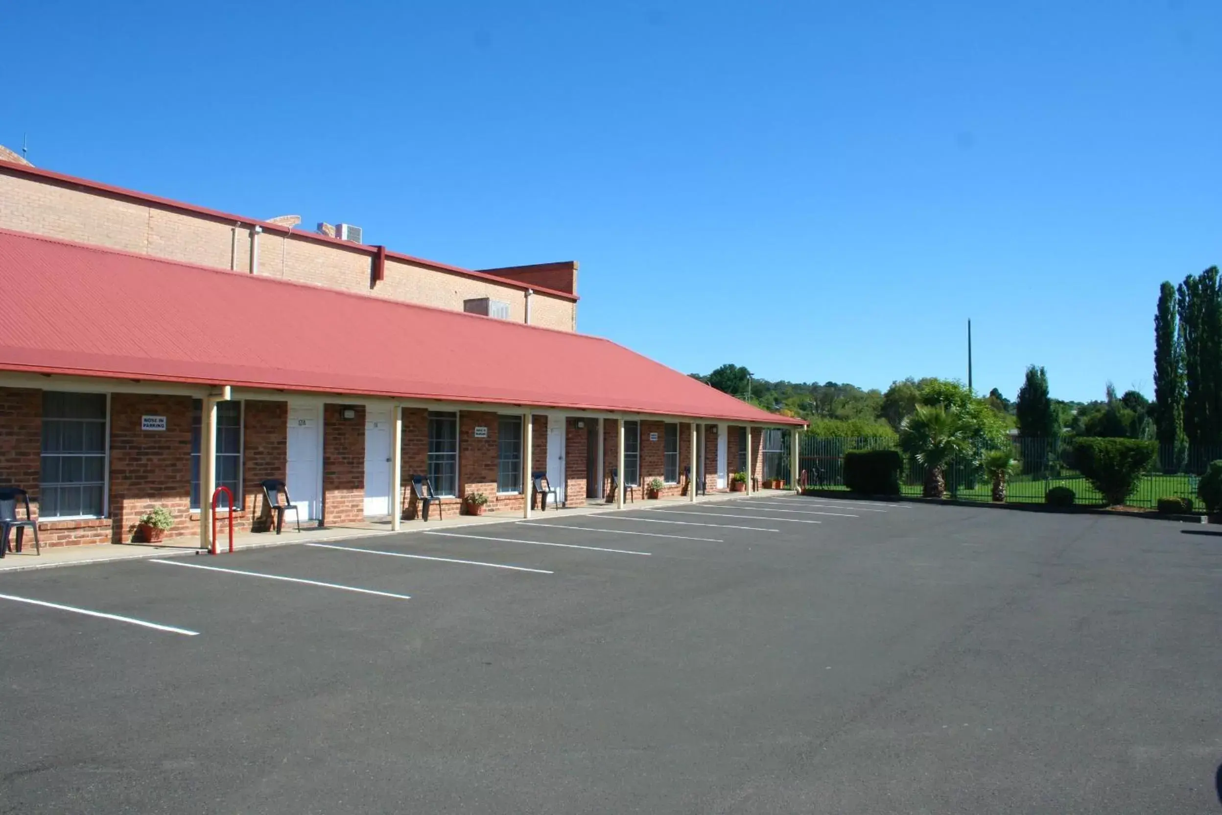 Parking, Property Building in Club Motel Armidale