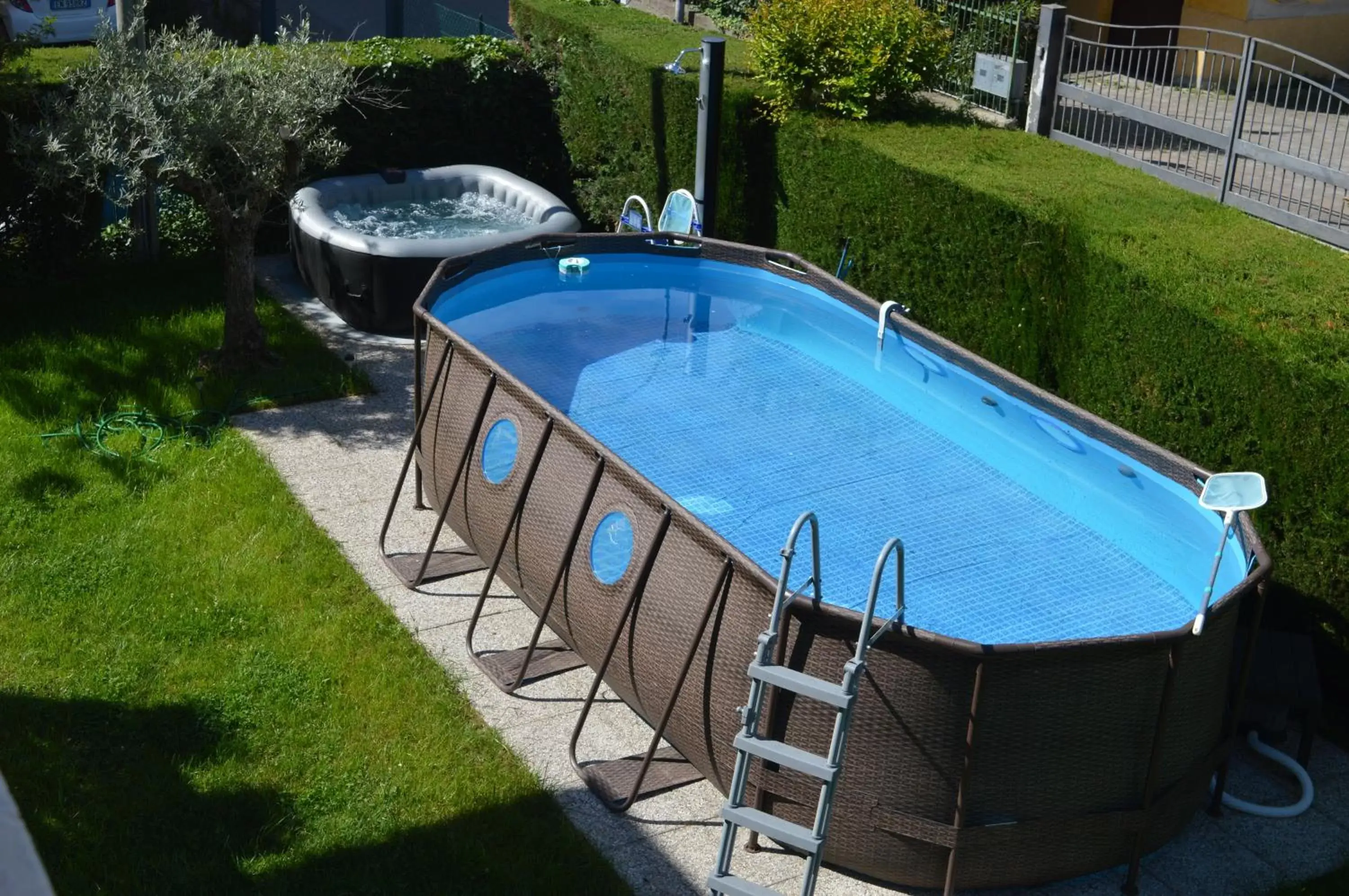 Swimming Pool in Il Sole e la Luna B&B in Garda