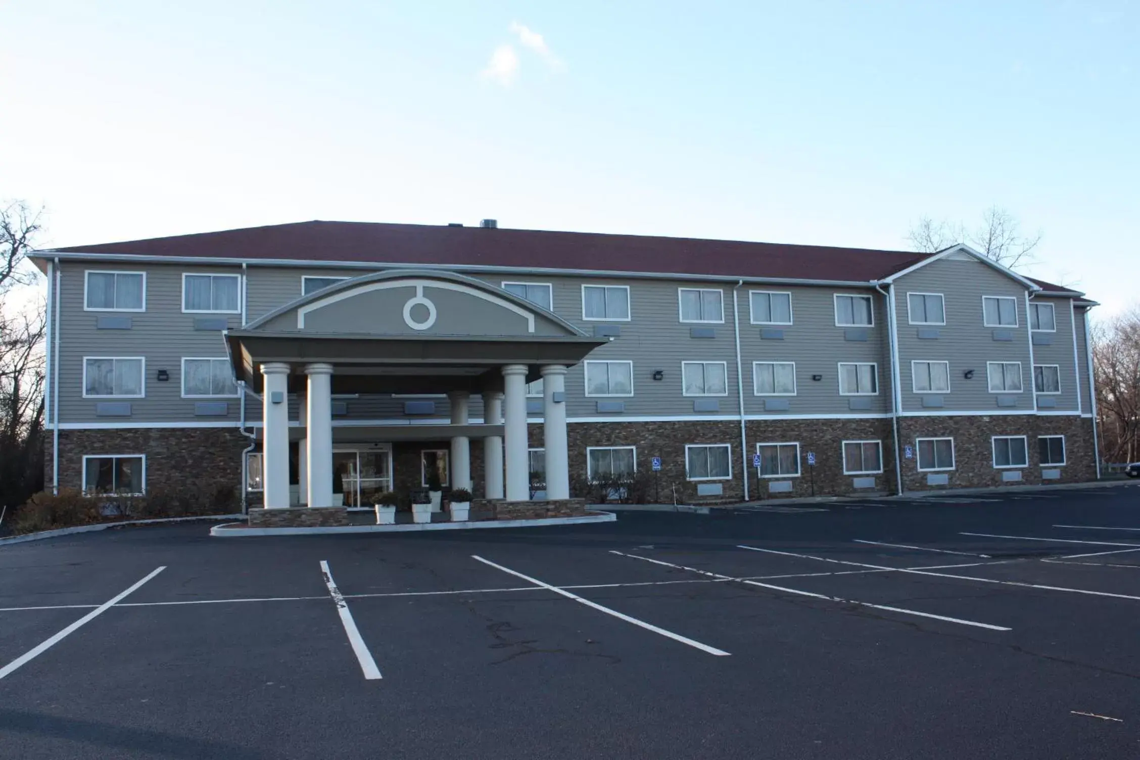 Property building in Holiday Inn Express - Ludlow - Chicopee Area by IHG Property building in Holiday Inn Express - Ludlow - Chicopee Area by IHG