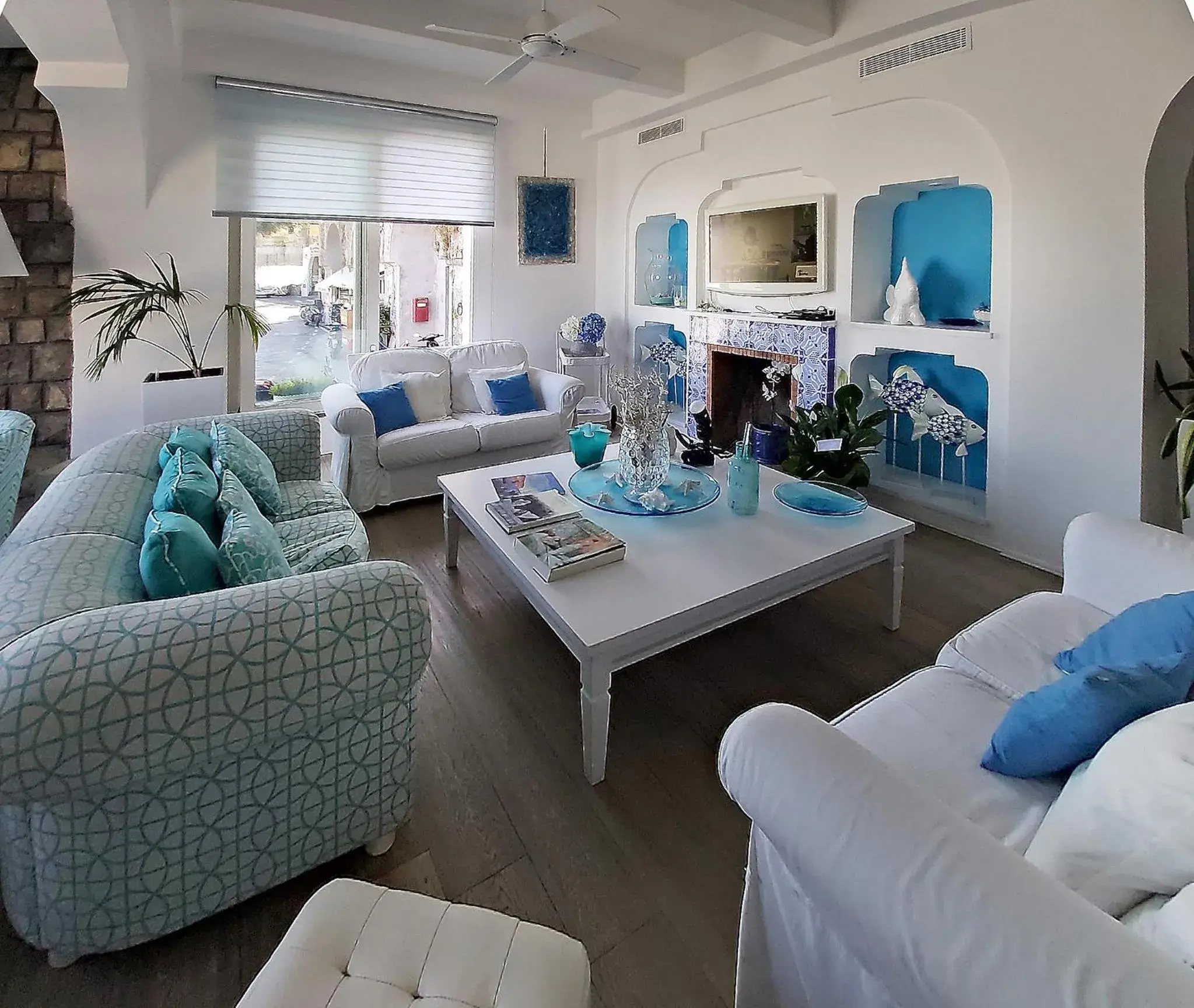 Communal lounge/ TV room, Bed in Le Ancore Hotel Communal lounge/ TV room, Bed in Le Ancore Hotel