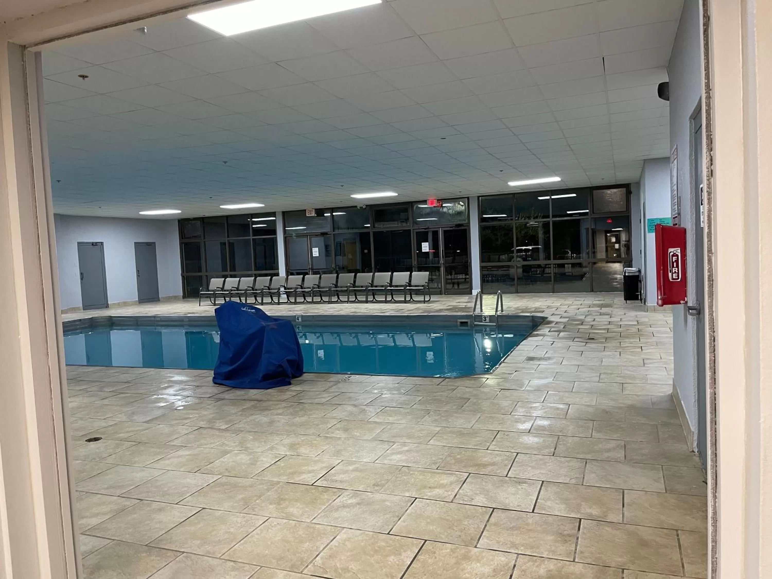 Swimming pool in La Quinta Inn by Wyndham Davenport & Conference Center