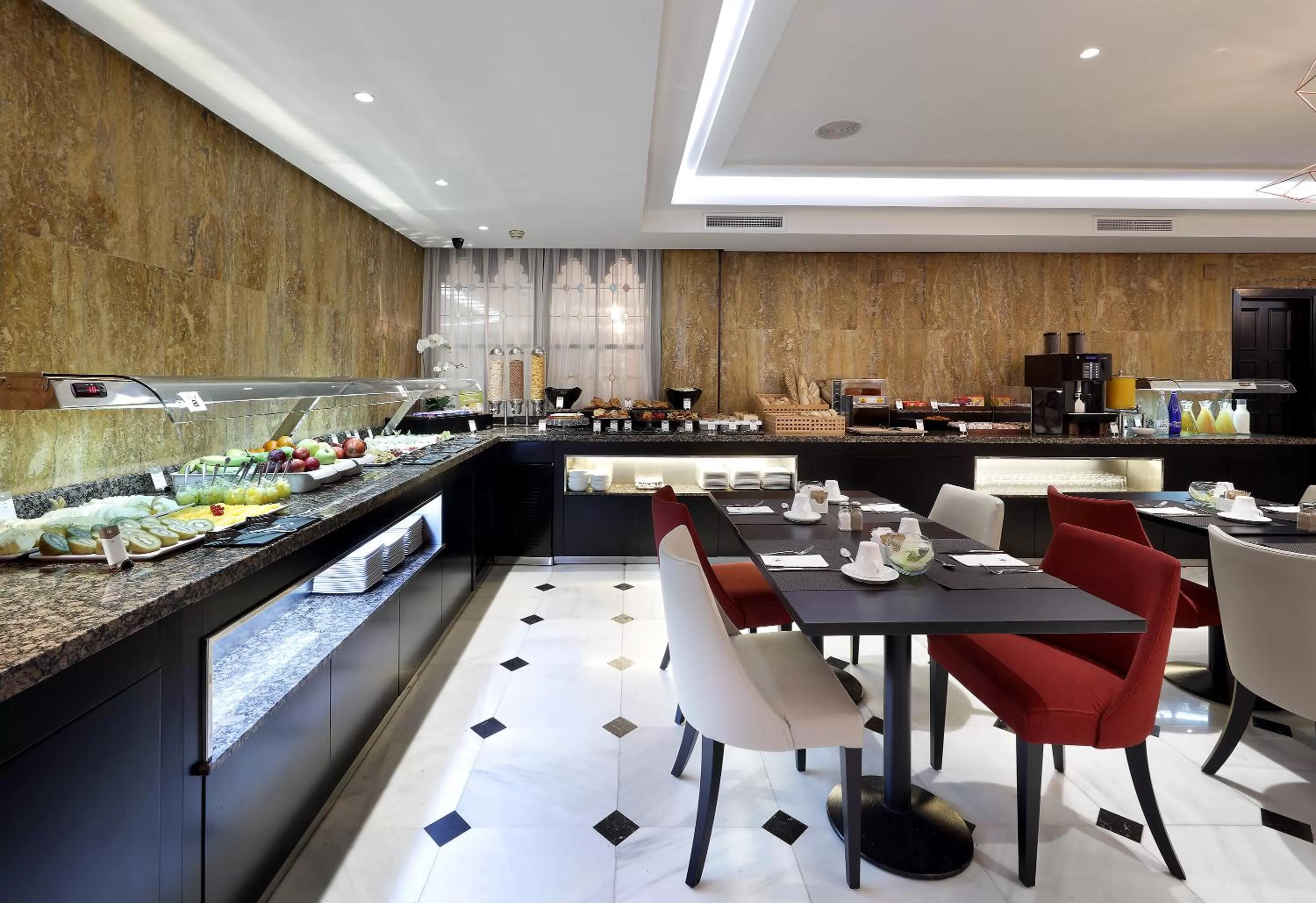 Food and drinks in Eurostars Conquistador