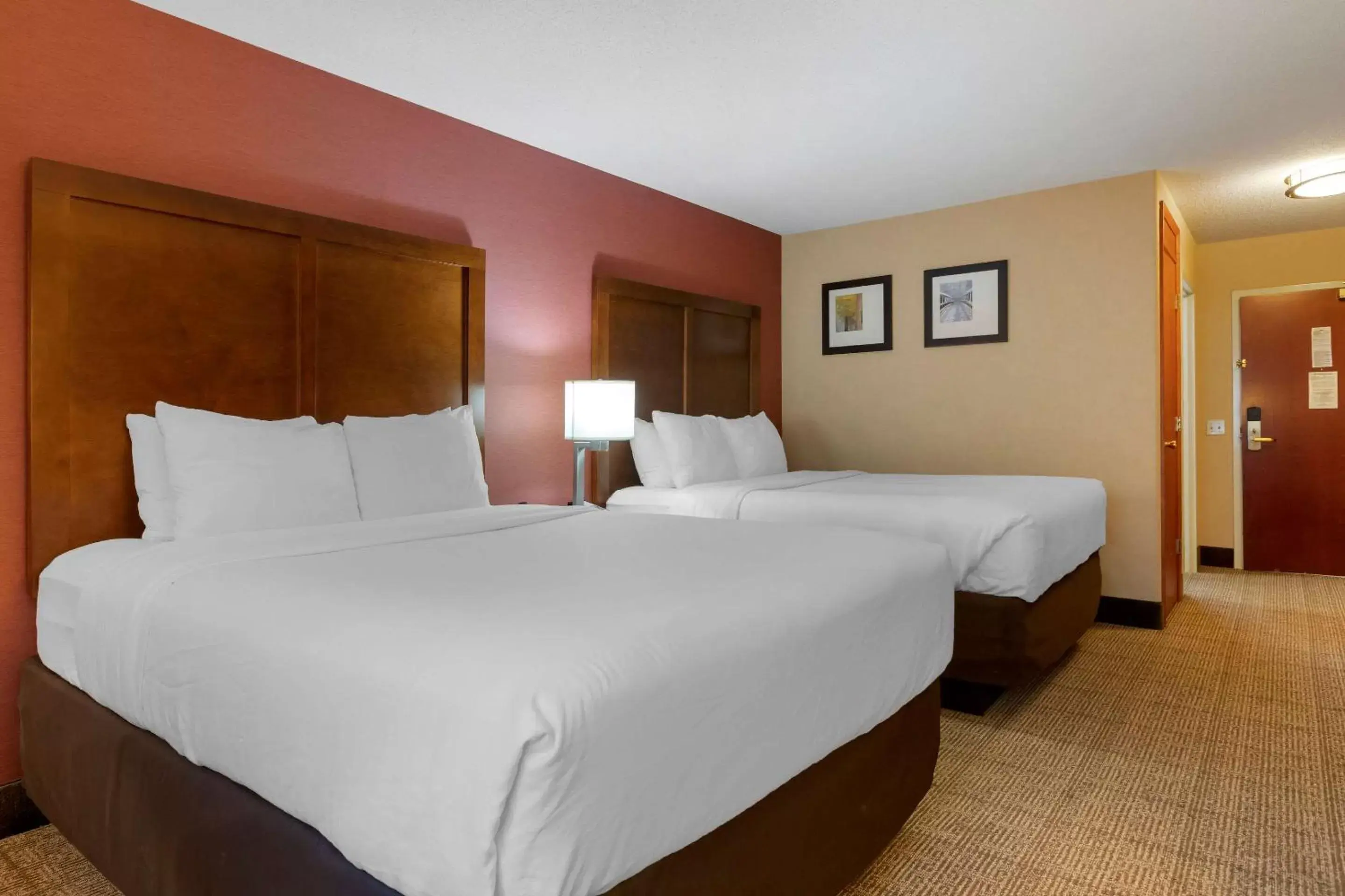 Photo of the whole room, Bed in Comfort Inn & Suites - Jackson