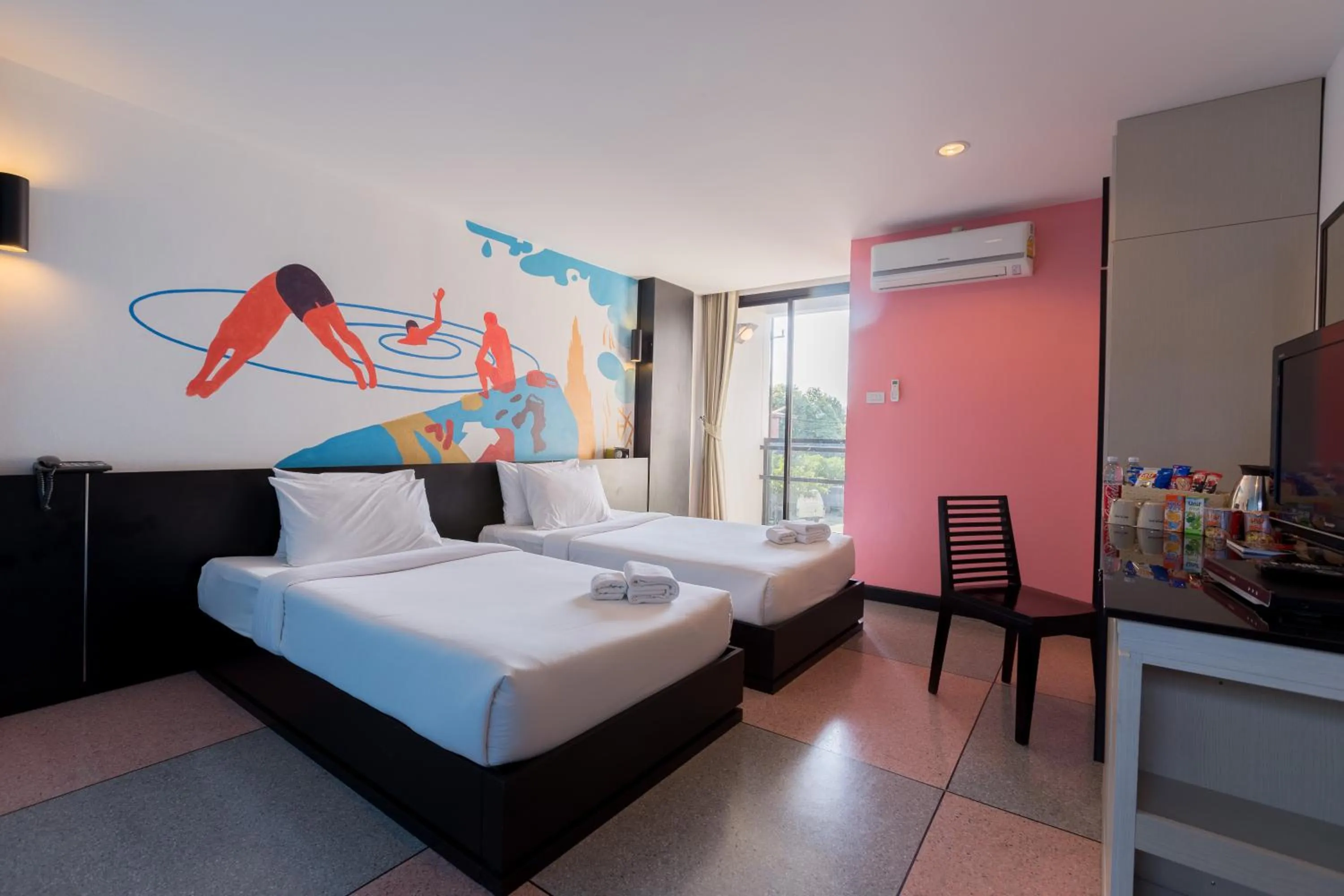 Photo of the whole room, Bed in Pen Ta Hug Hotel