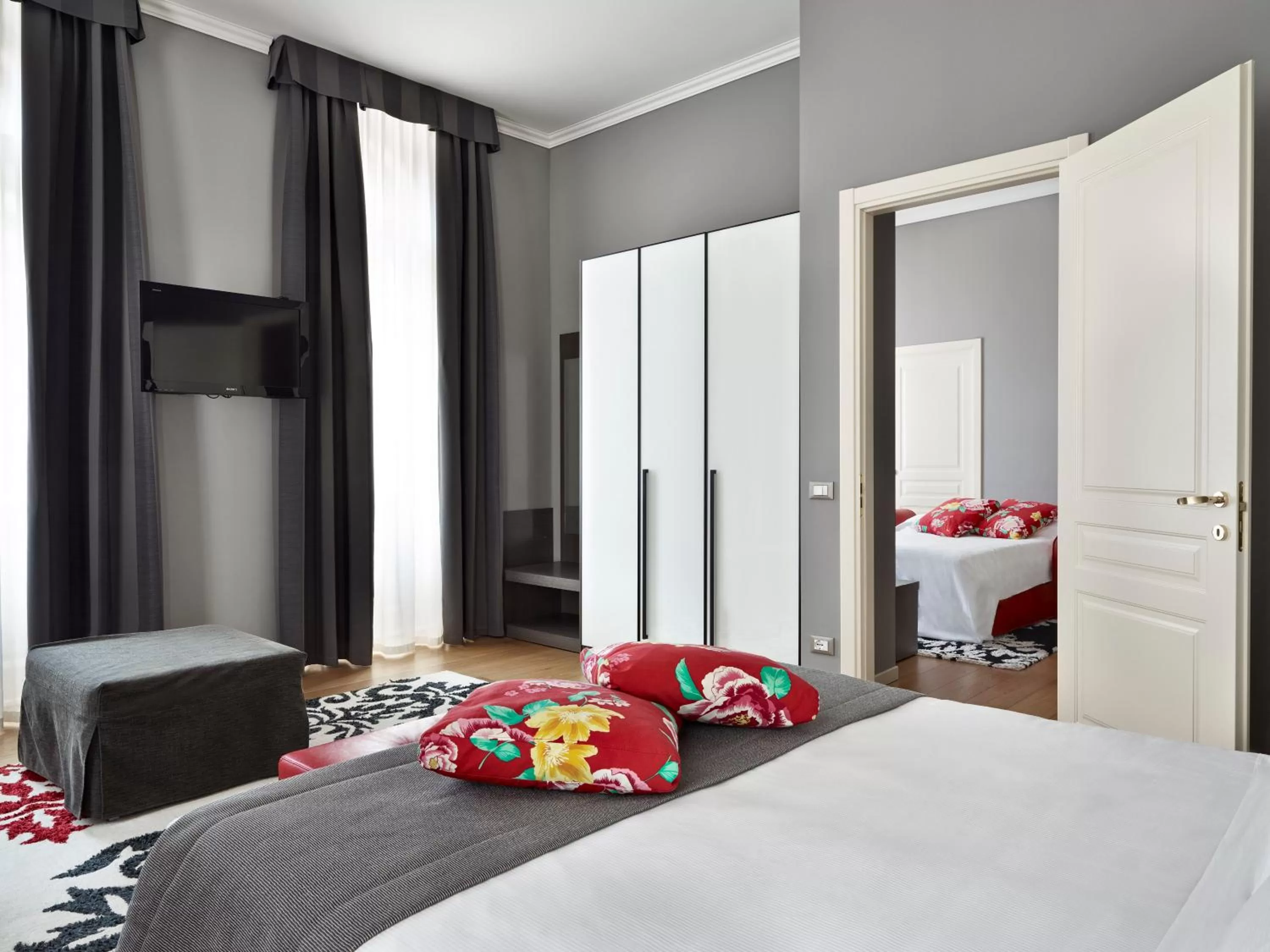 Bedroom, Bed in Palace Suite