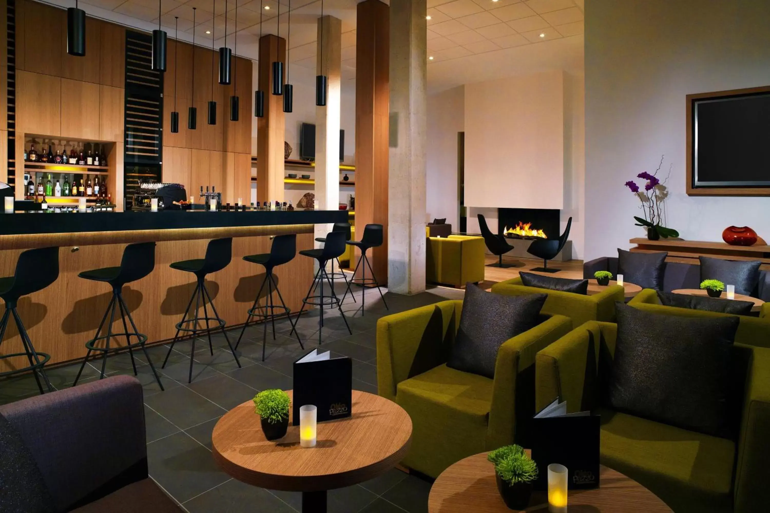 Lounge or bar, Lounge/Bar in Courtyard by Marriott Montpellier