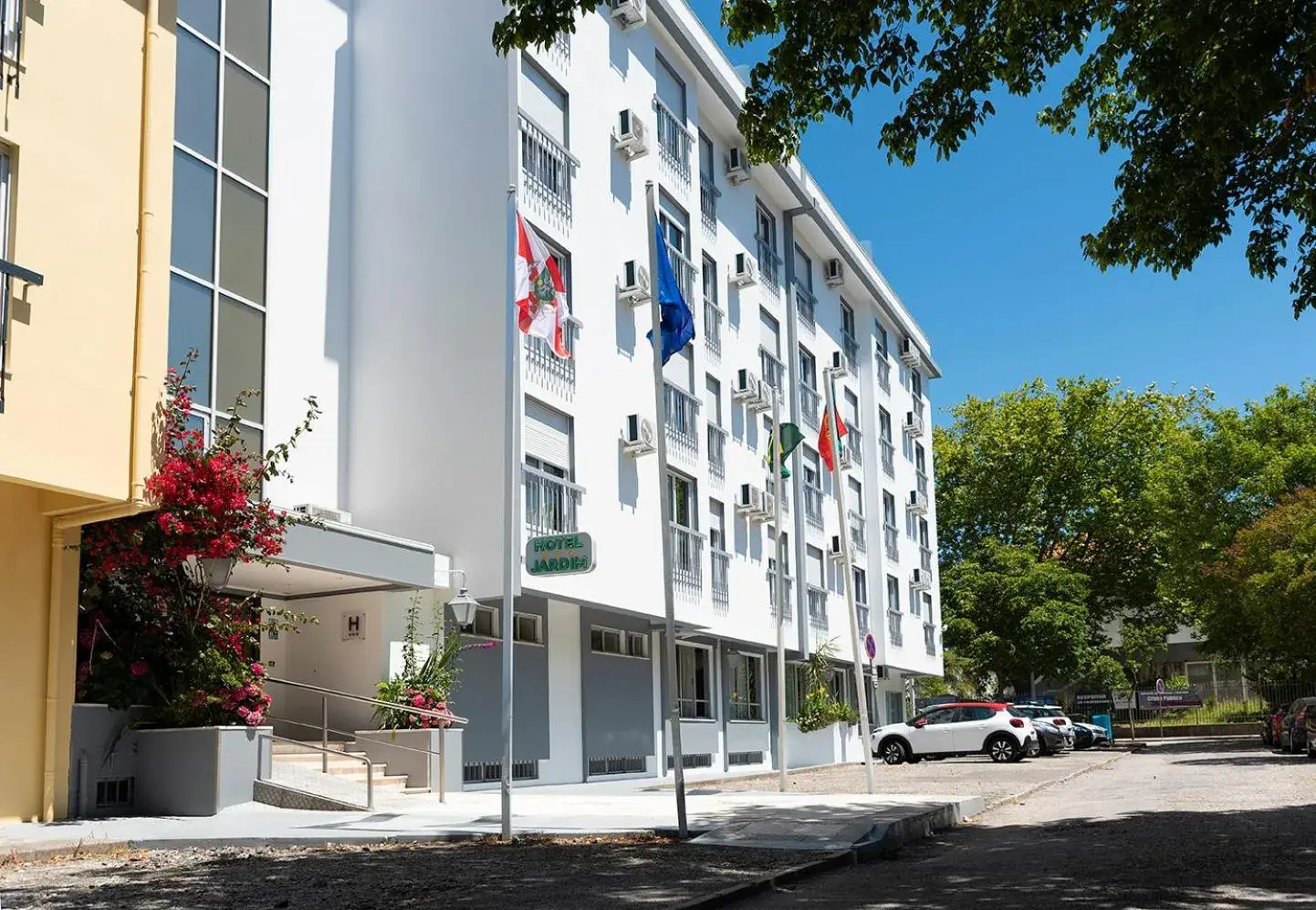 Facade/entrance, Property Building in Hotel Jardim