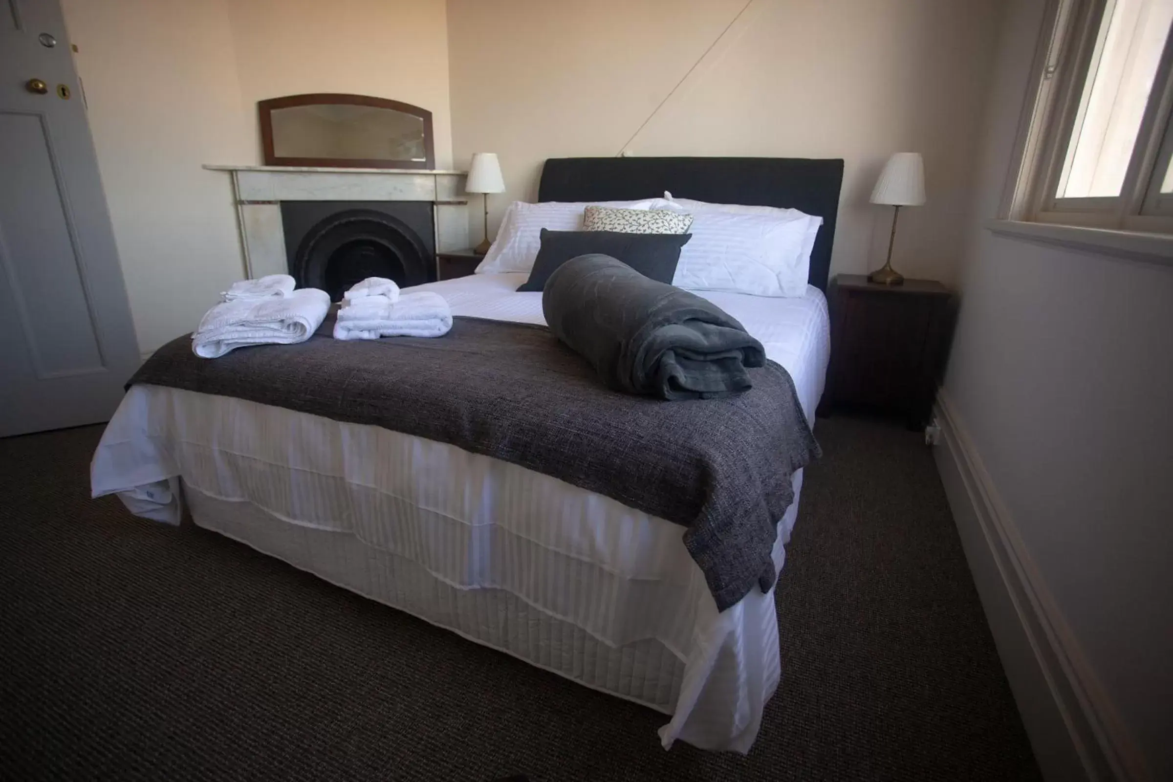 Bedroom, Bed in Helensburgh Hotel