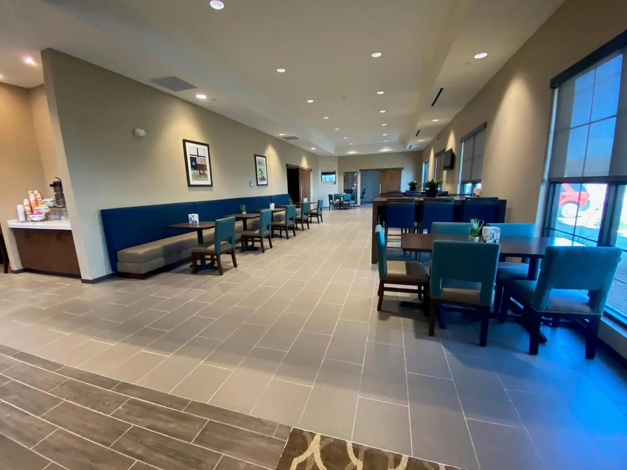 Lobby or reception, Restaurant/Places to Eat in Comfort Suites Midland West