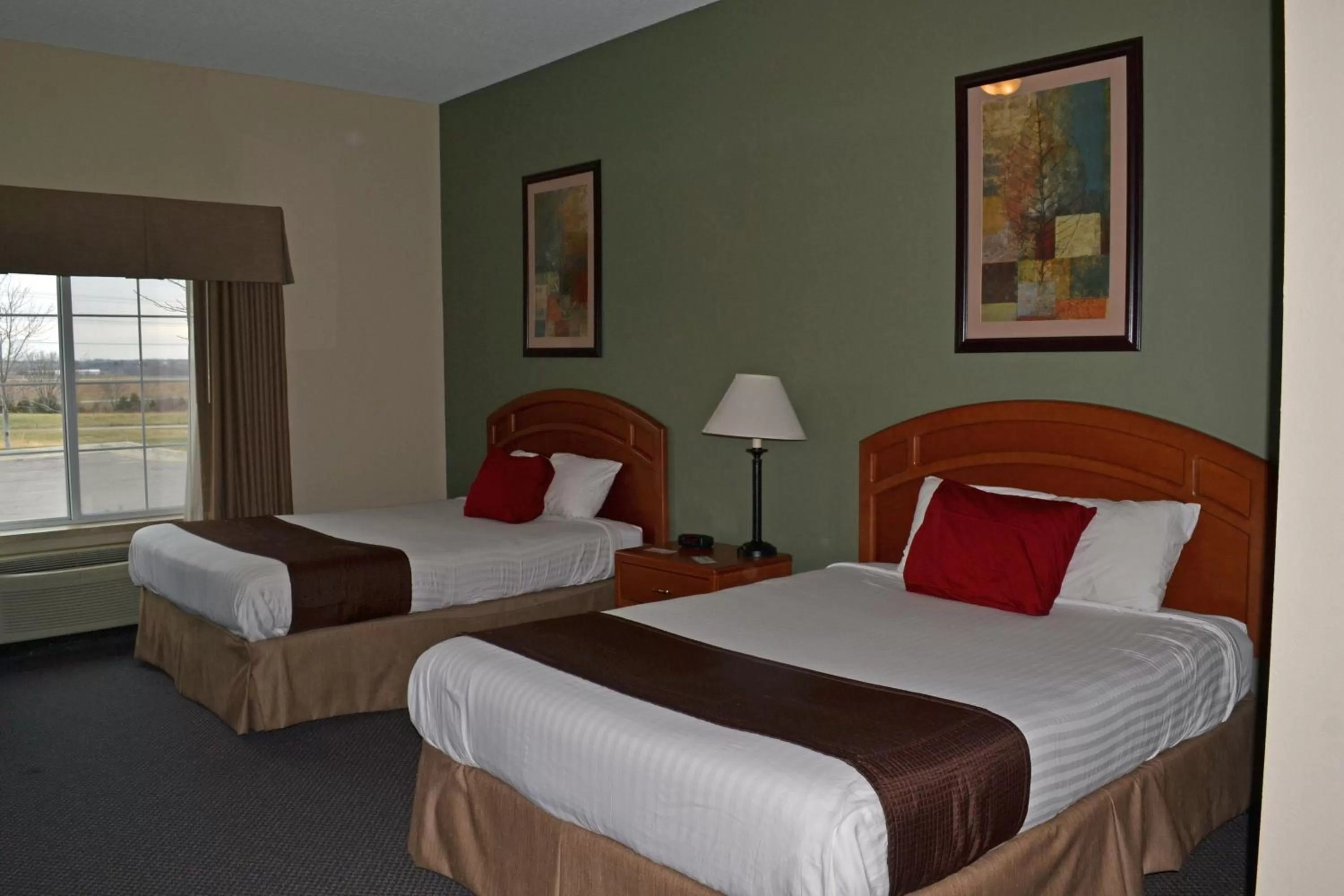 Photo of the whole room, Bed in Paola Inn and Suites