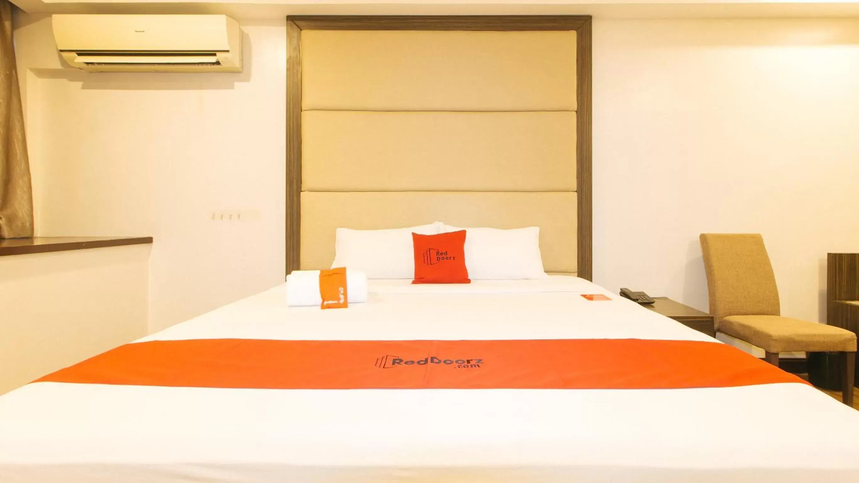 Bed in RedDoorz Premium @ West Avenue Quezon City