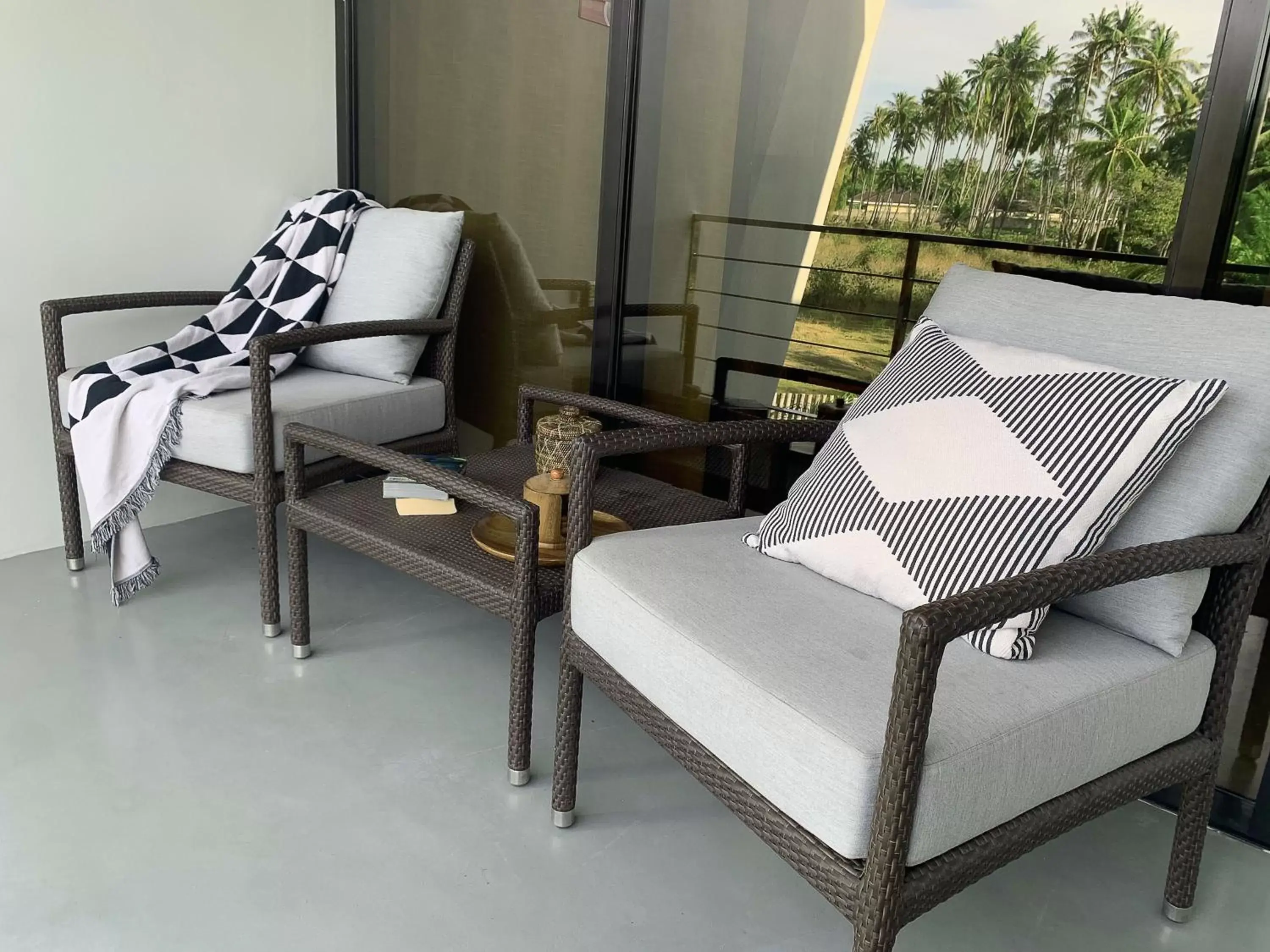 View (from property/room), Seating Area in Mahi Mahi Dive Resort