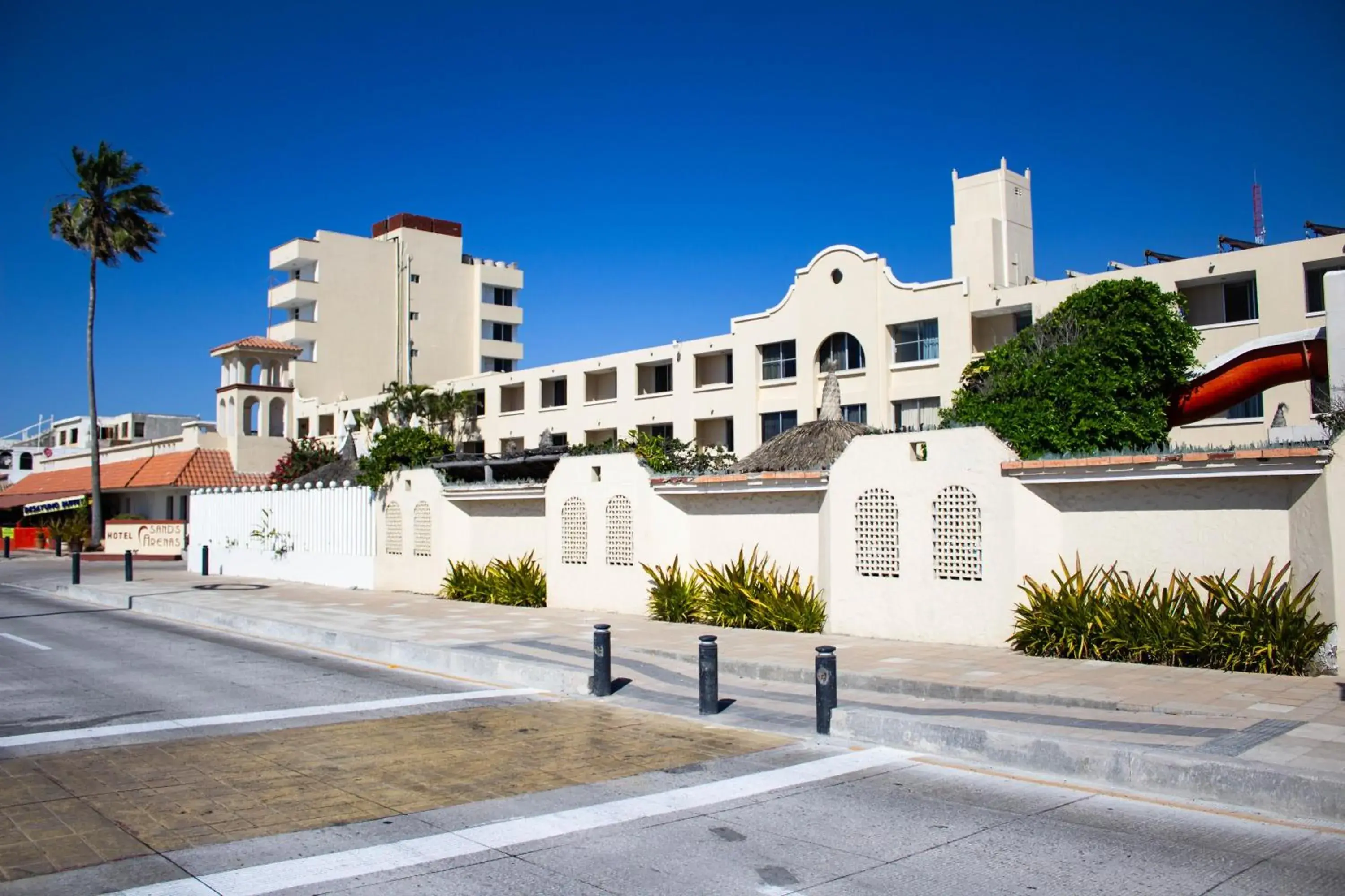 Facade/entrance, Property Building in Hotel Sands Arenas