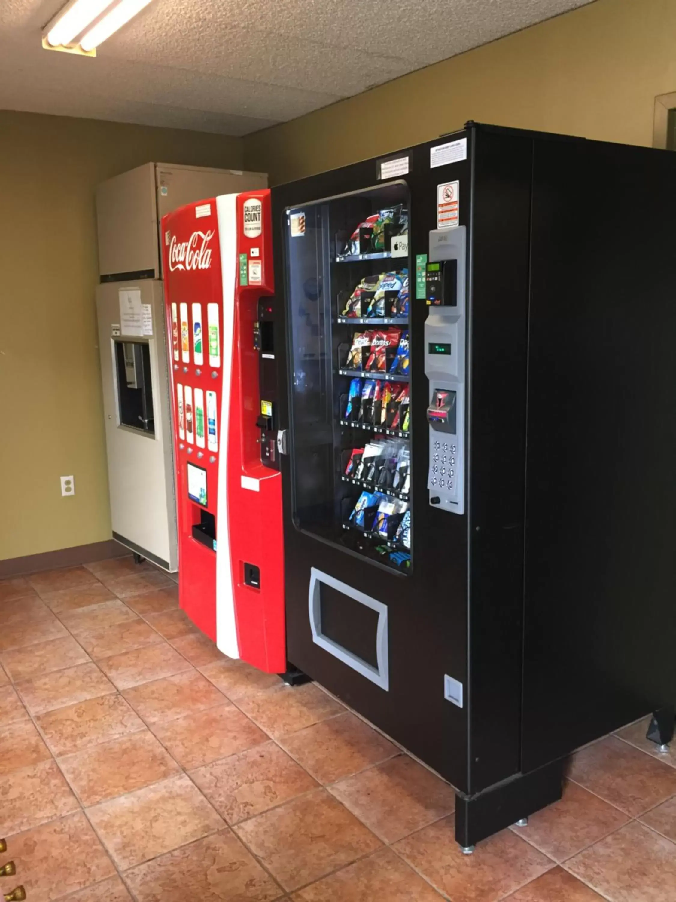 Food and drinks, Supermarket/Shops in Hudson Plaza Motel