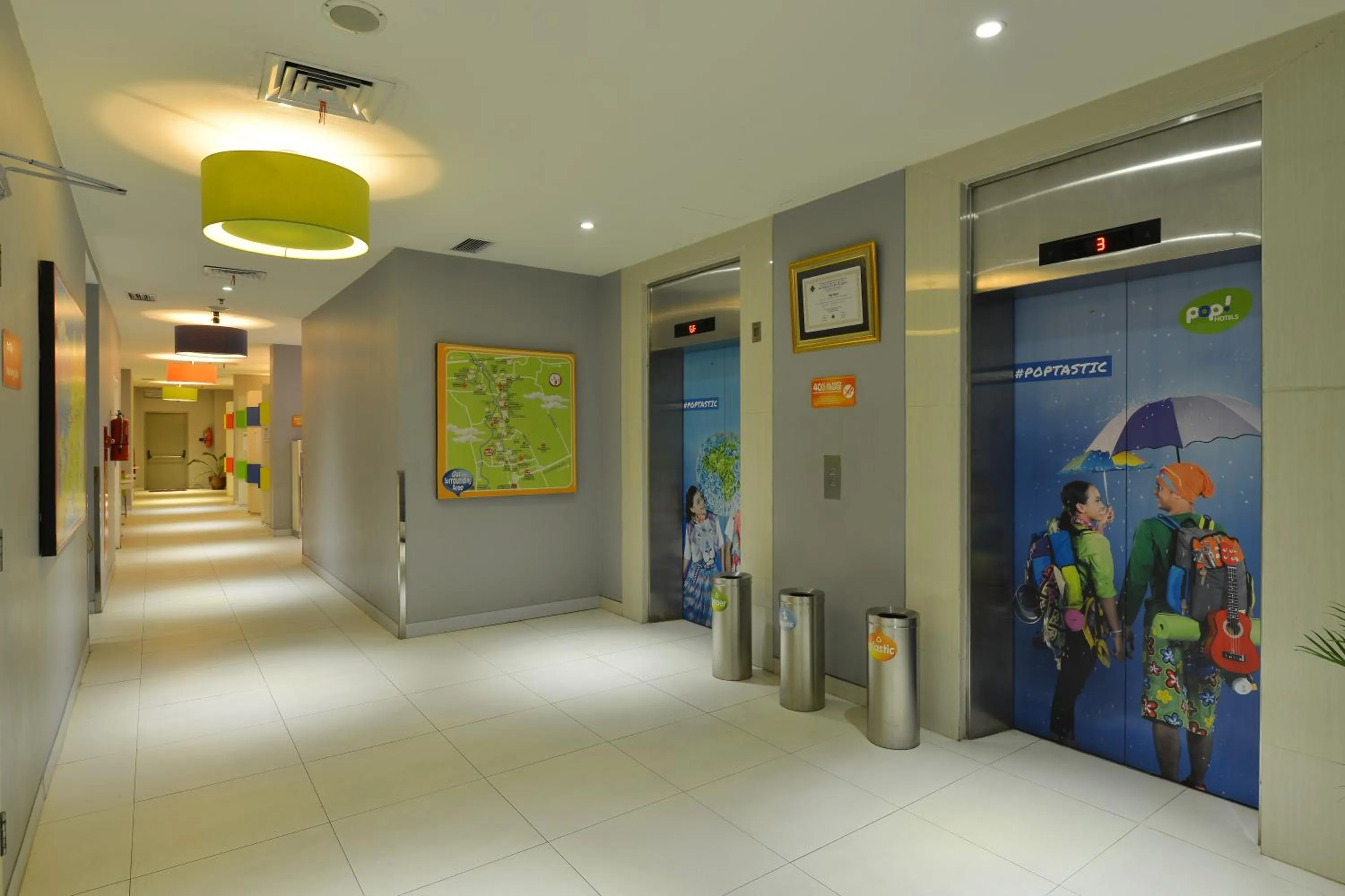 Lobby or reception in POP! Hotel BSD City Tangerang