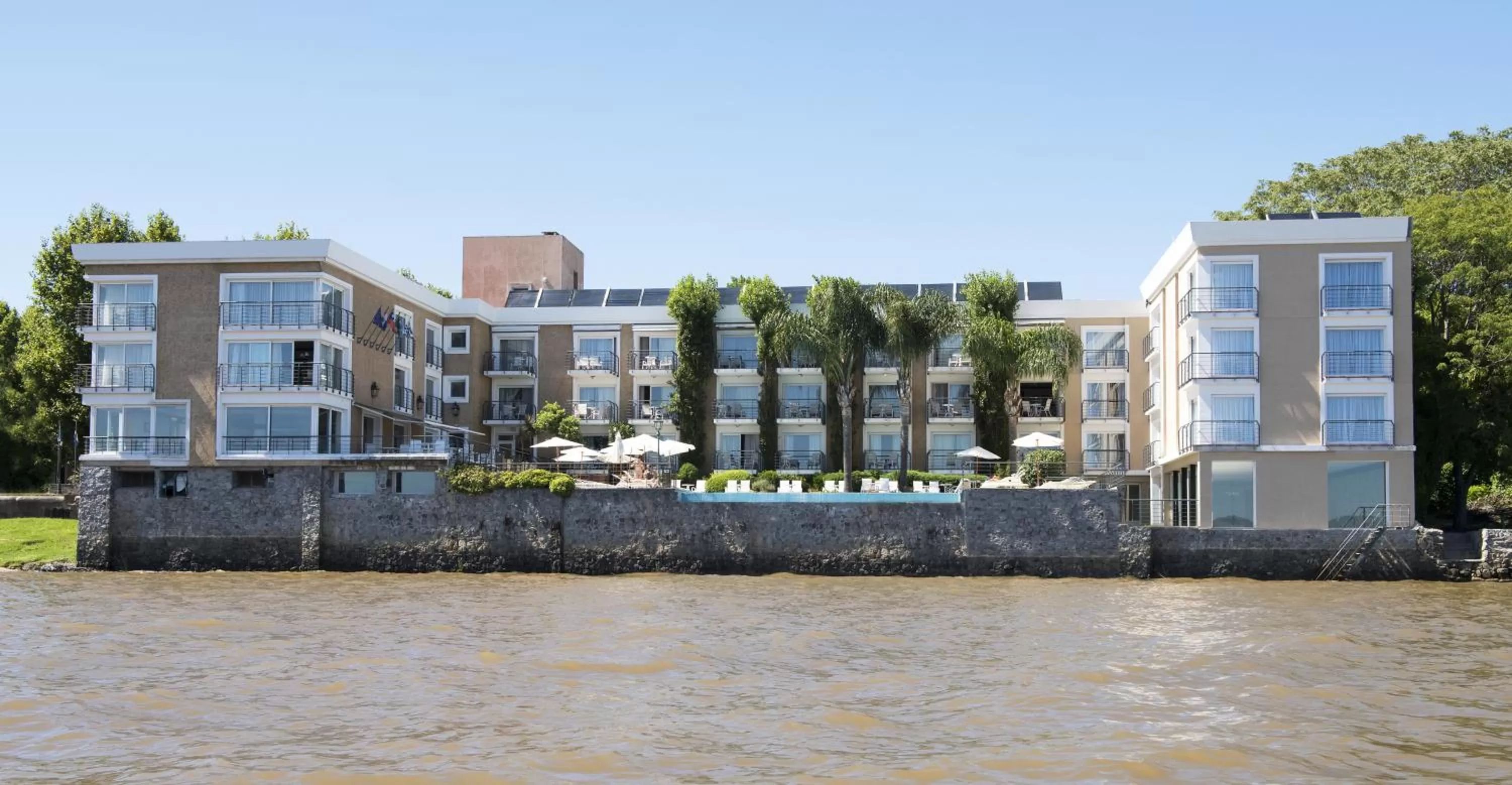 Facade/entrance in Radisson Hotel Colonia del Sacramento
