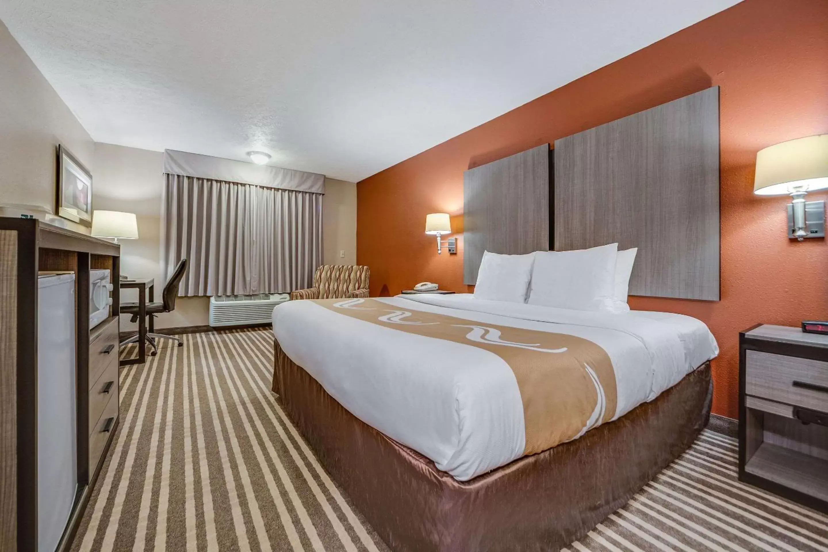 Bedroom, Bed in Quality Inn Hastings Bedroom, Bed in Quality Inn Hastings