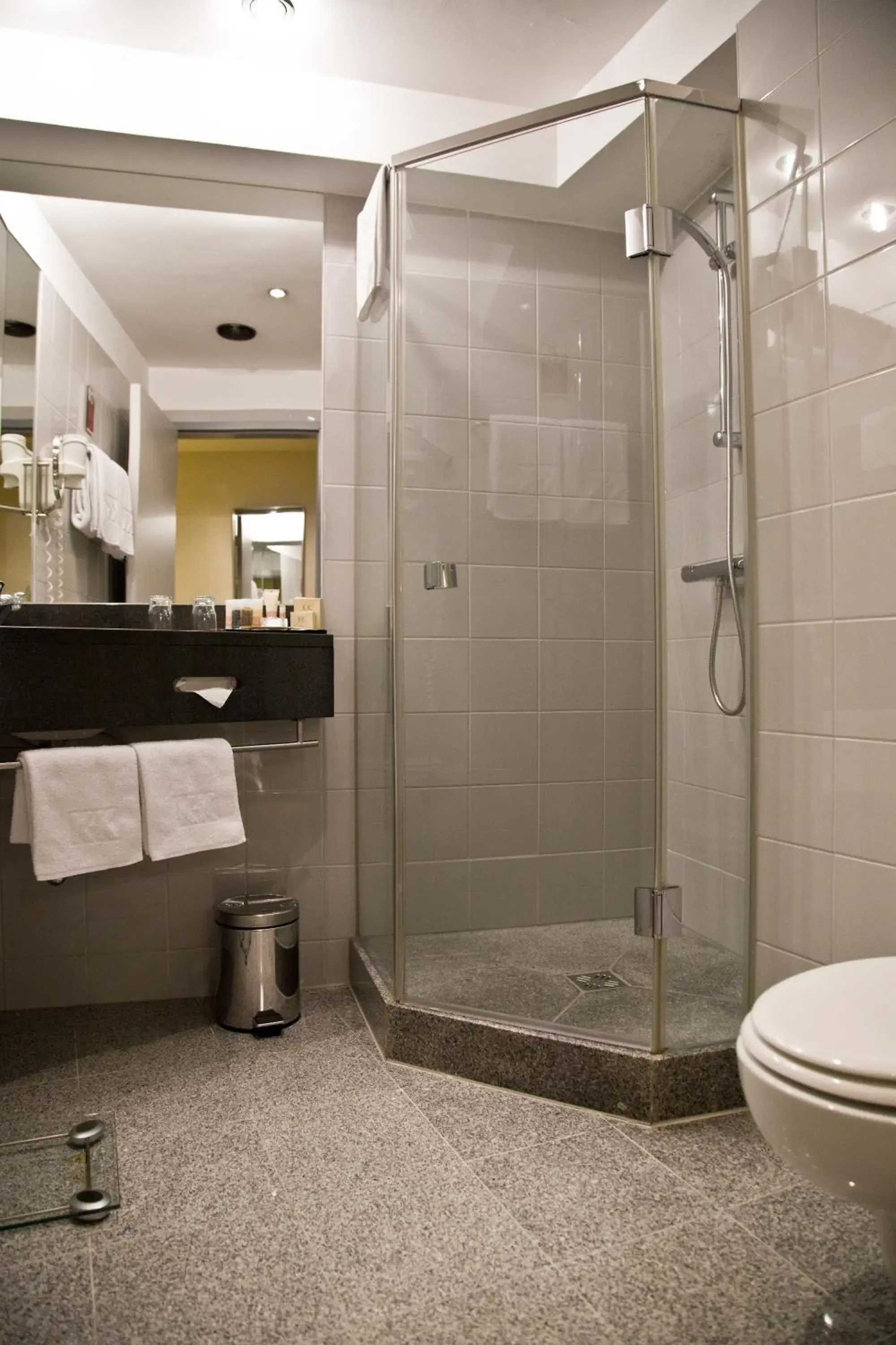 Bathroom in Peakture Hotel