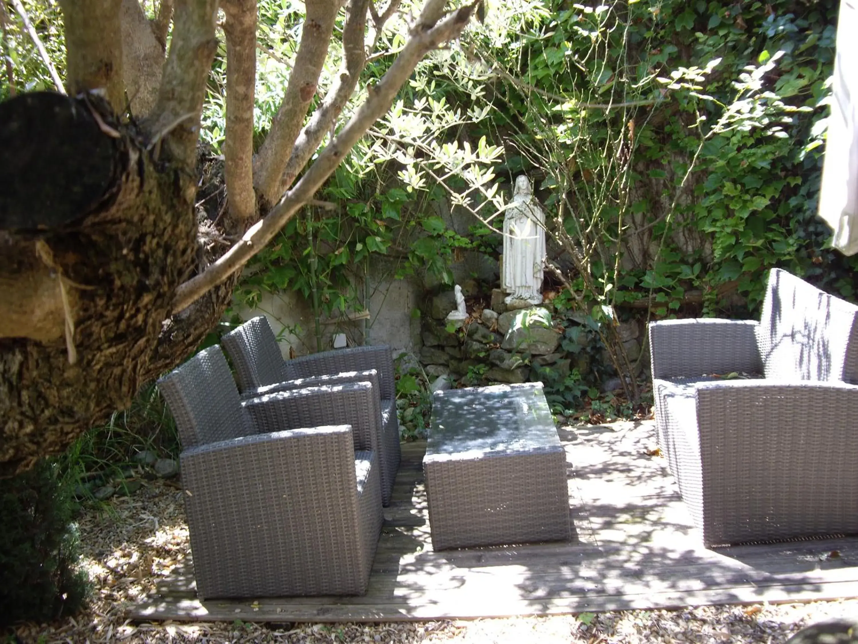 Garden in Hotel Du Pont Vieux