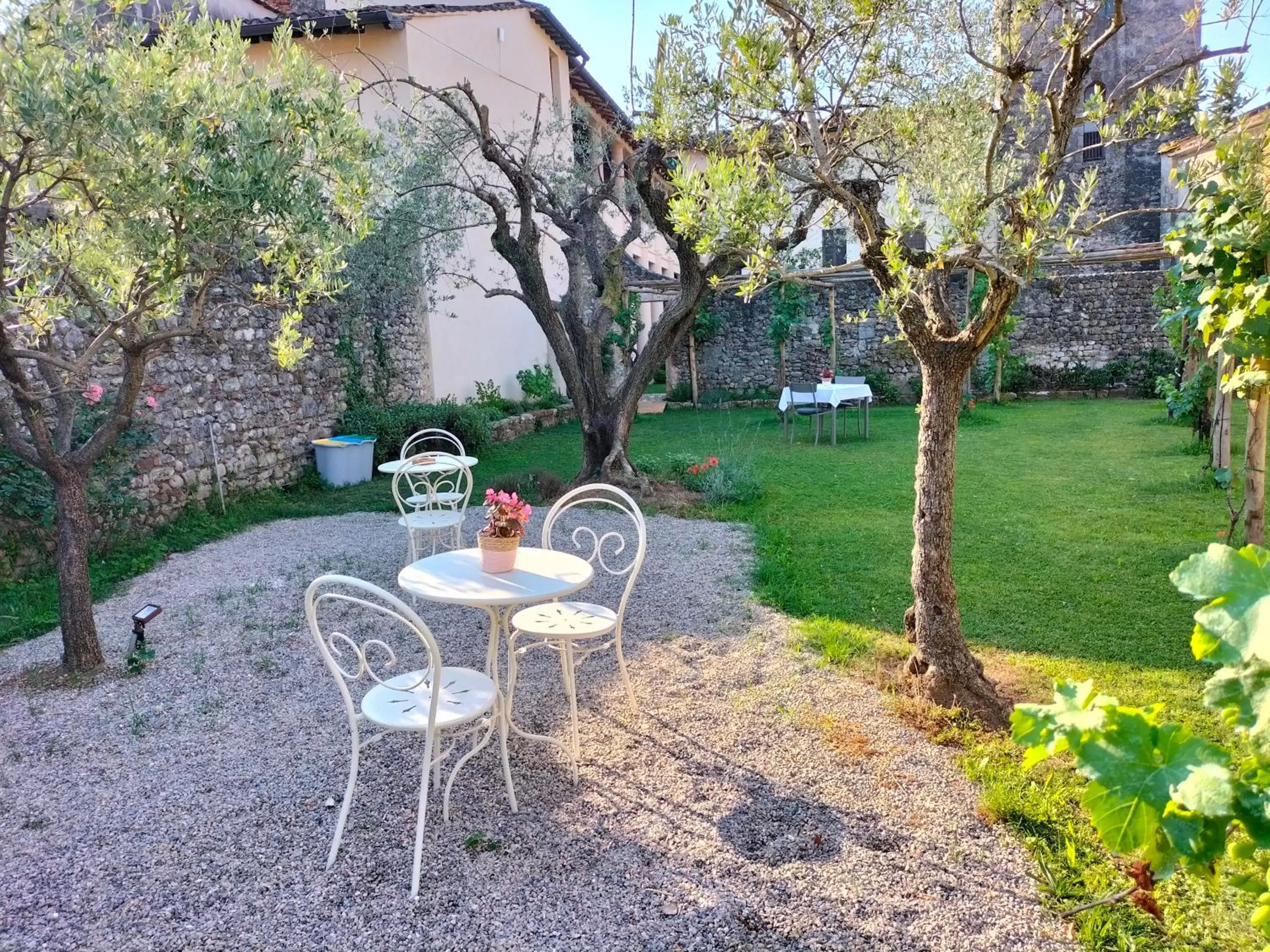 Garden in Badia Giulia Prestigious Historical B&B