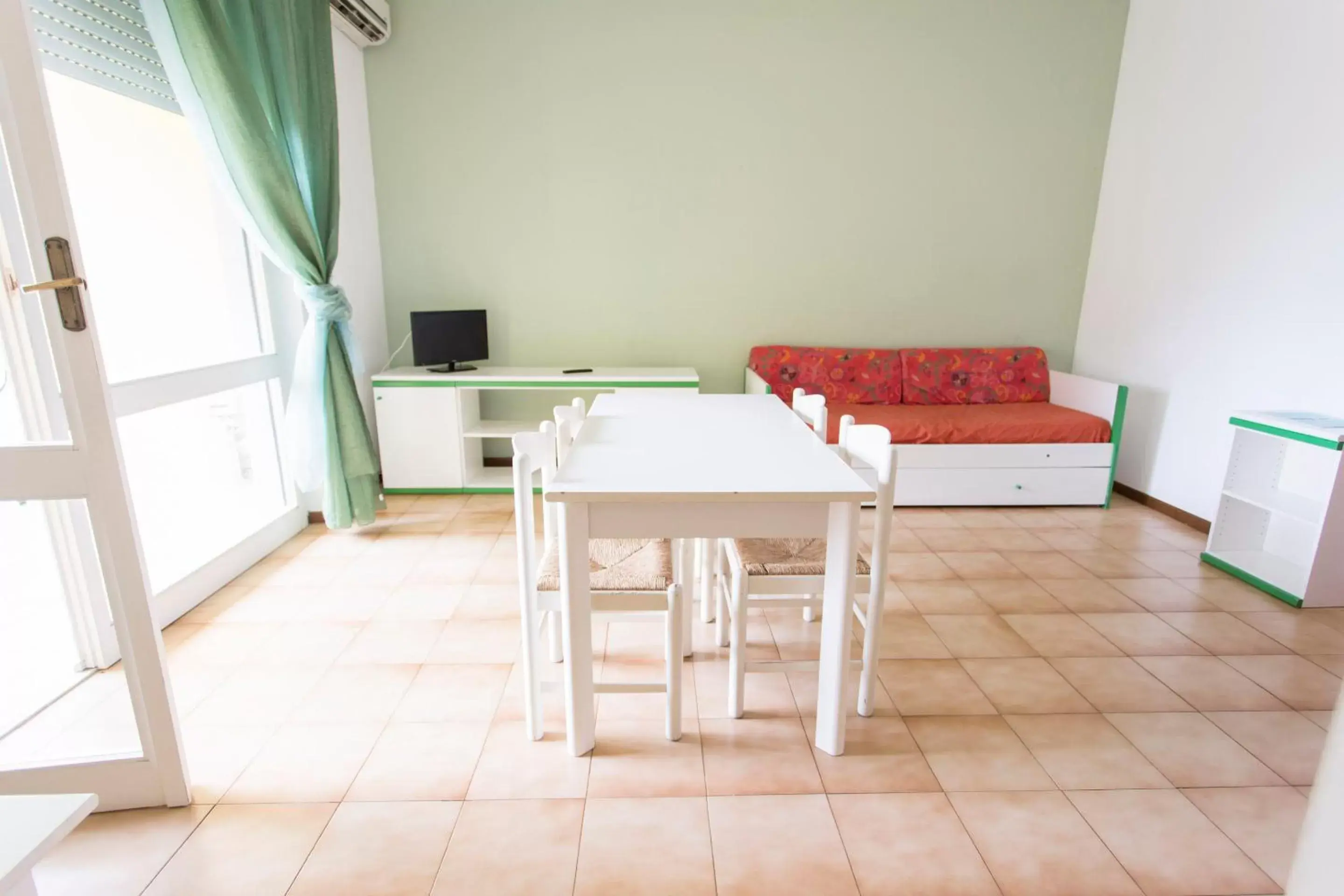 Bed, Dining Area in Residenza Alberghiera Italia
