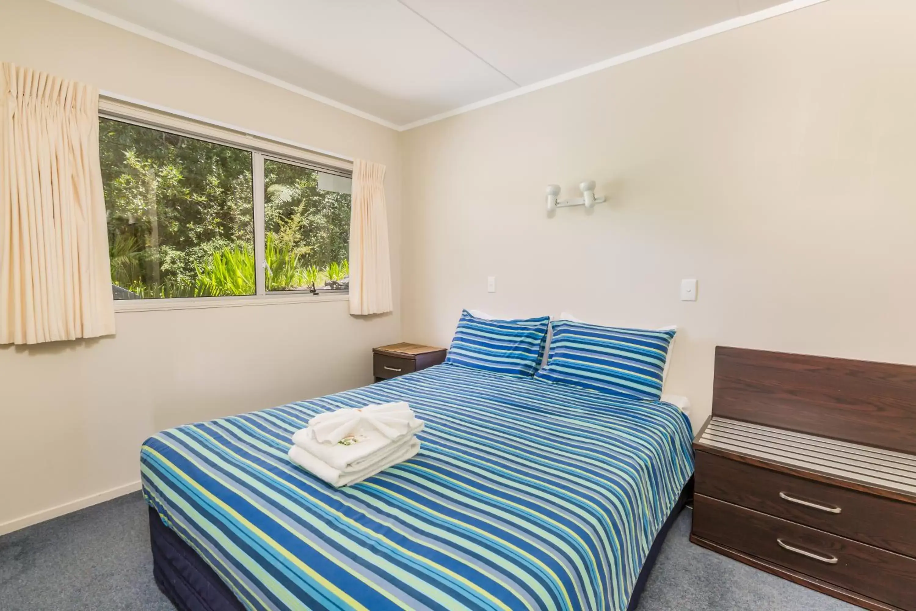 Bedroom, Bed in Aloha Seaview Resort Motel