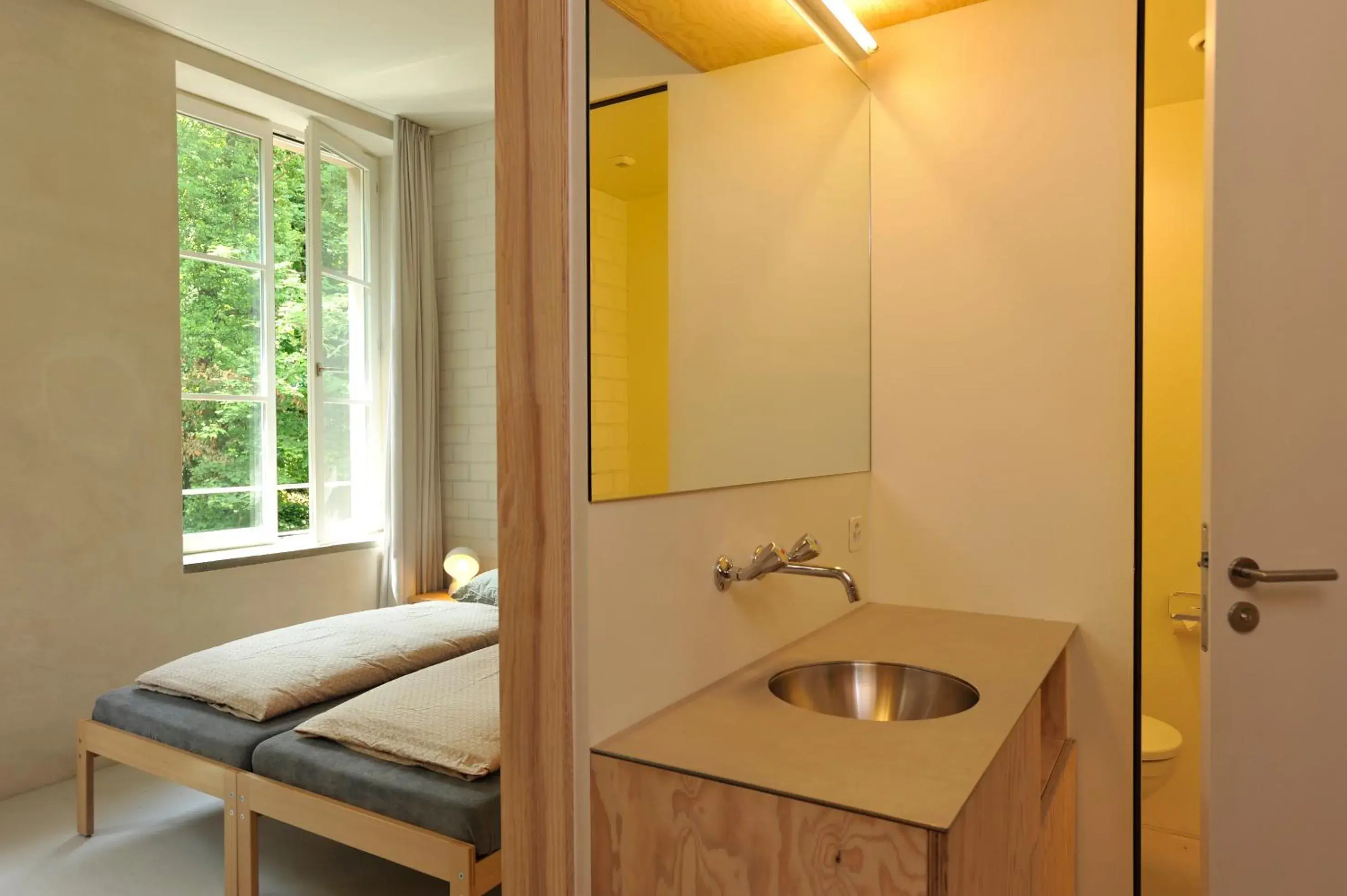 Bed, Kitchen/Kitchenette in Basel Youth Hostel