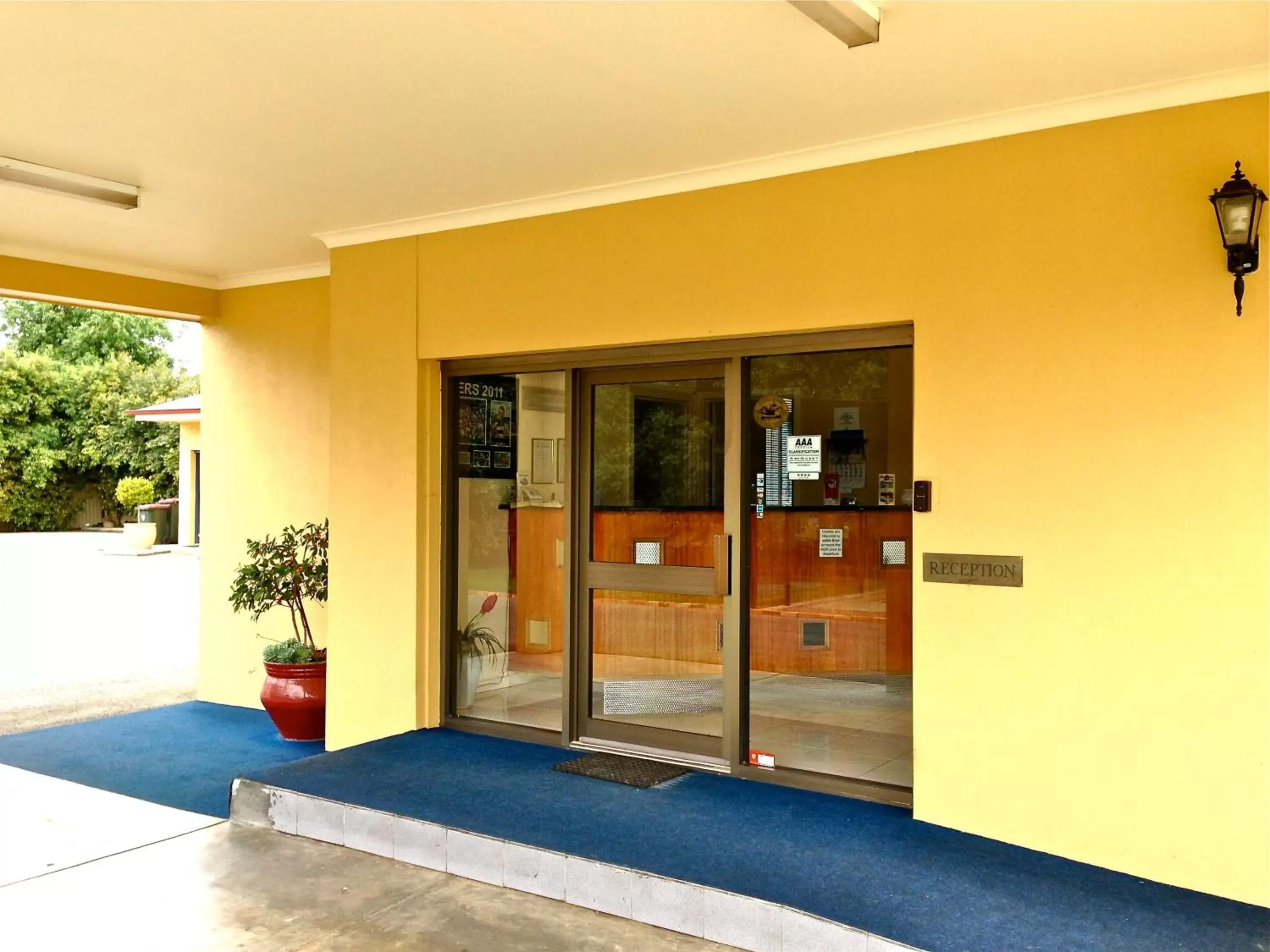 Lobby or reception, Swimming Pool in Kyabram Motor Inn