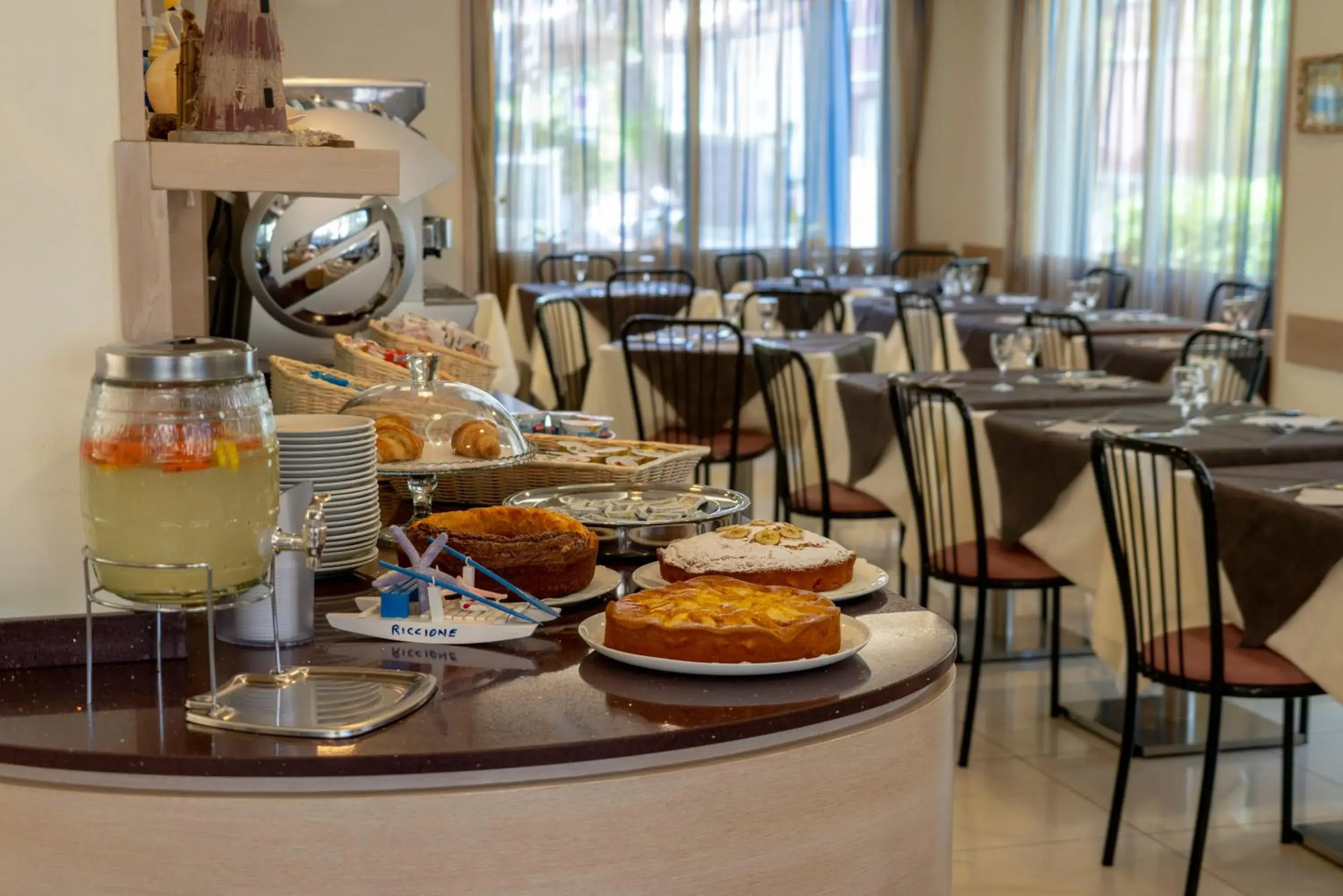 Breakfast in Hotel Adigrat Riccione con Ristorante