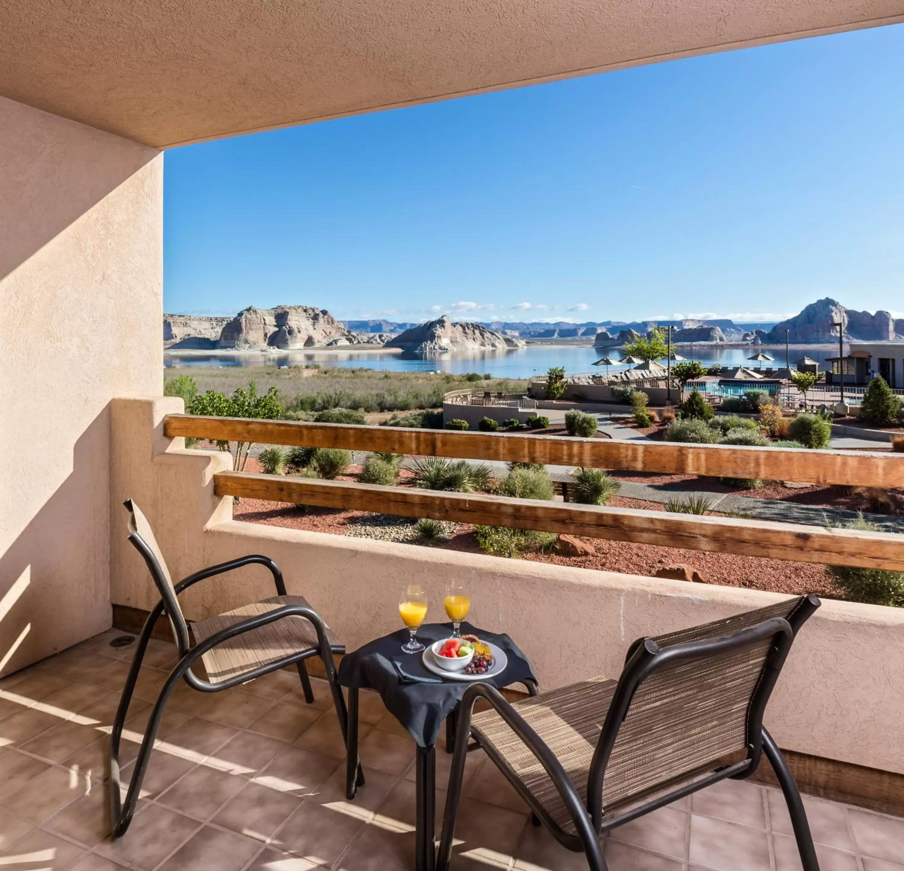 Lake view, Balcony/Terrace in Lake Powell Resort