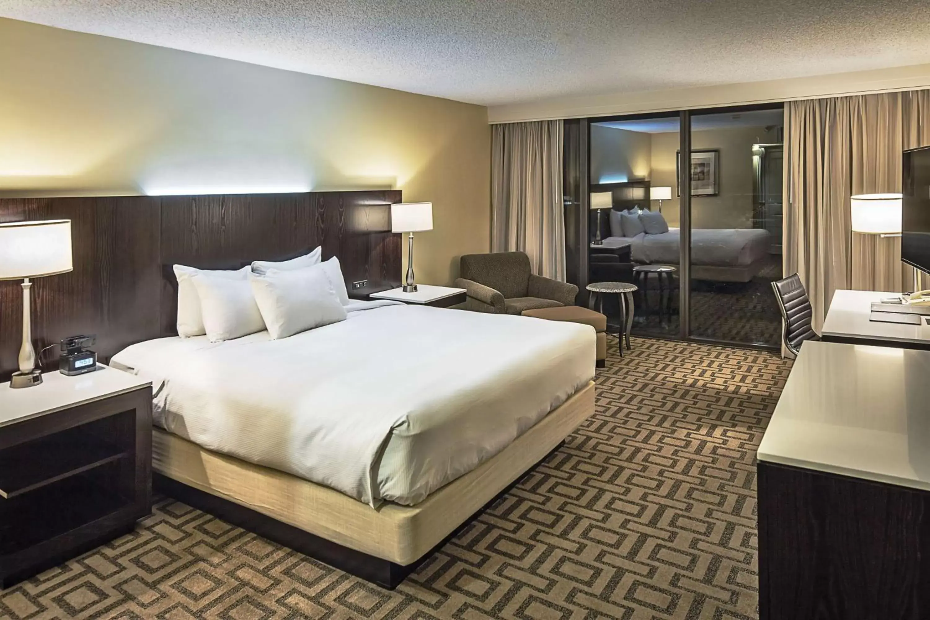 Bedroom, Bed in Hilton Sacramento Arden West