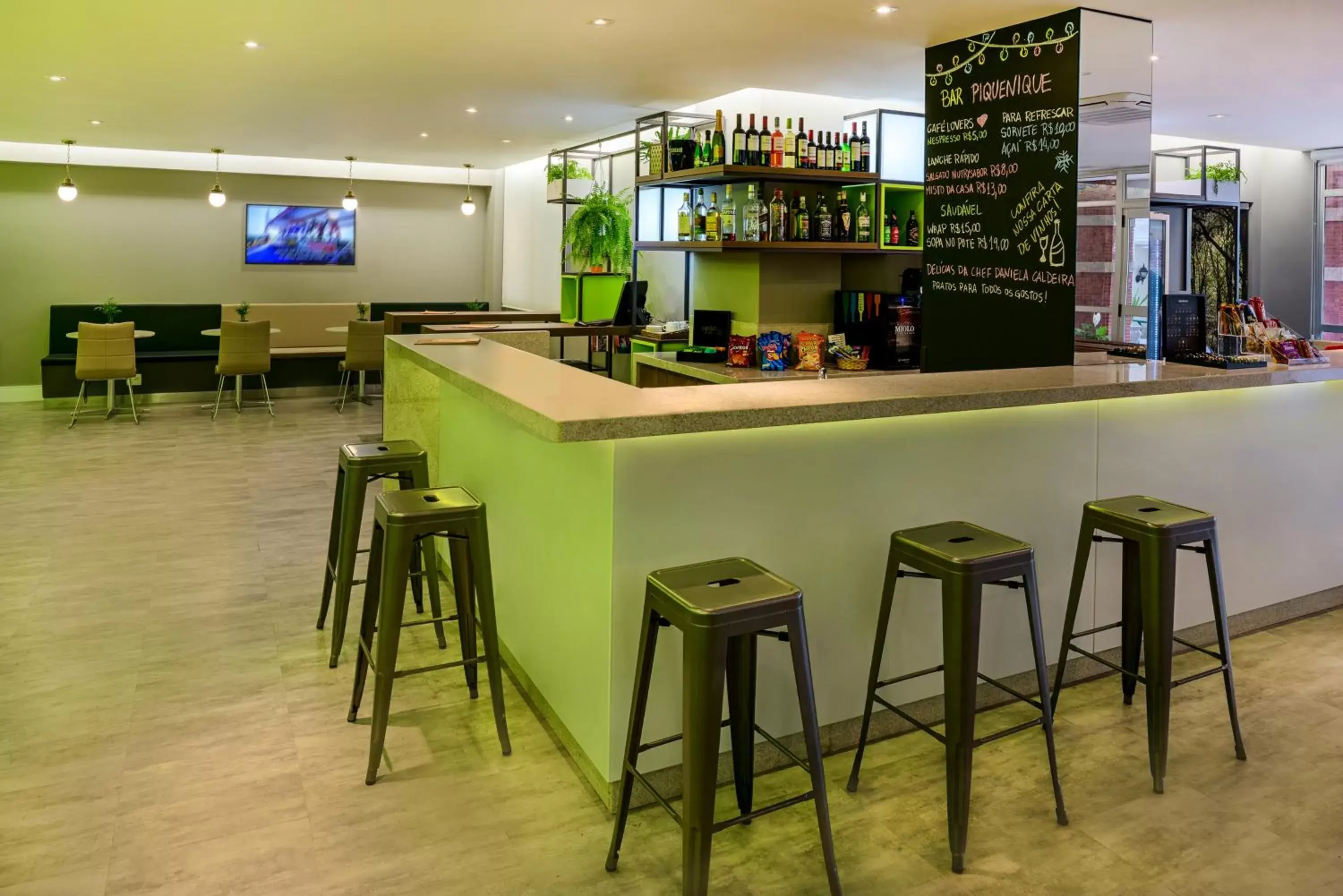 Lounge or bar, Lounge/Bar in ibis Styles Curitiba Centro Civico