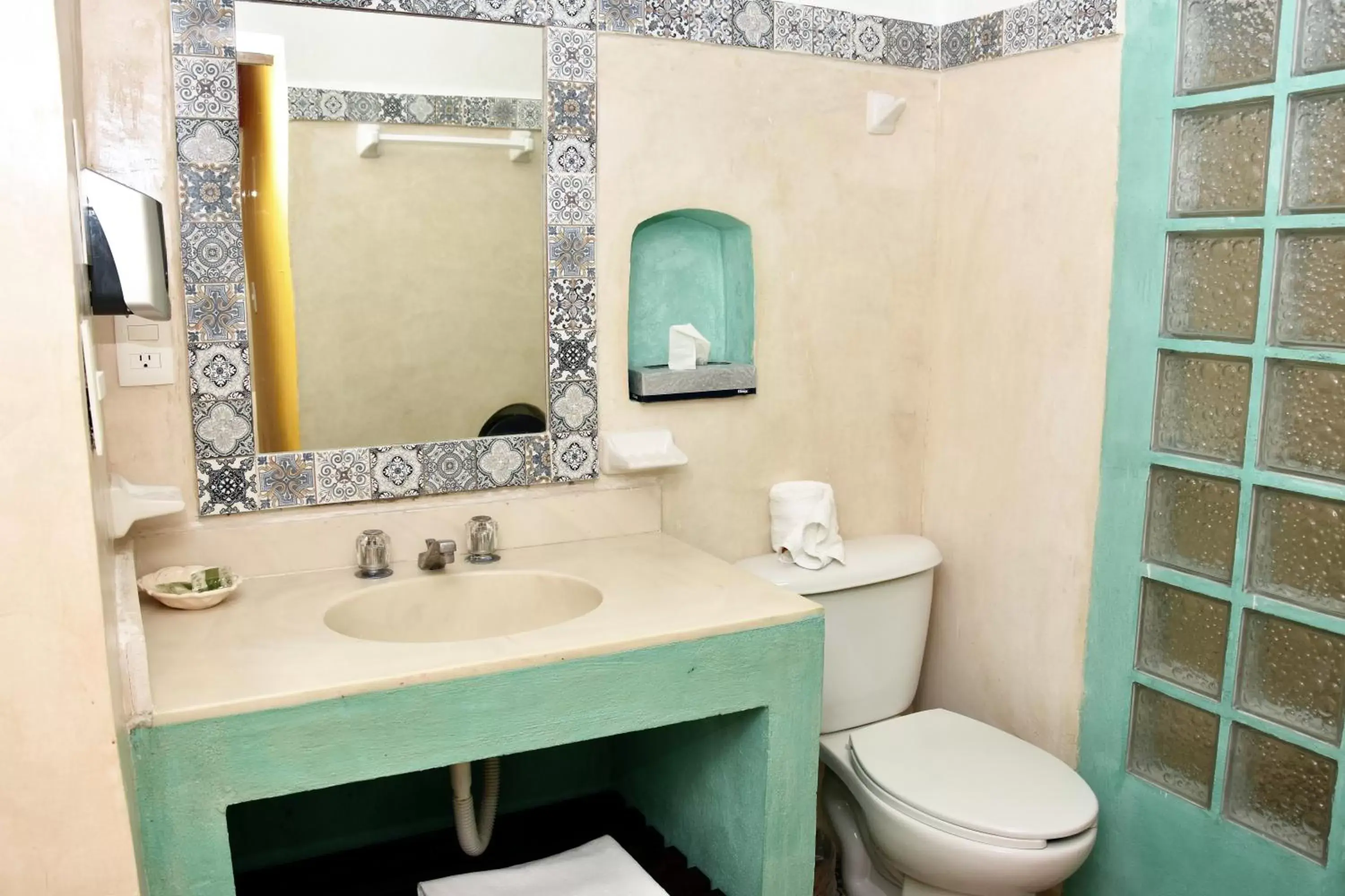 Bathroom in Hotel Mary Carmen