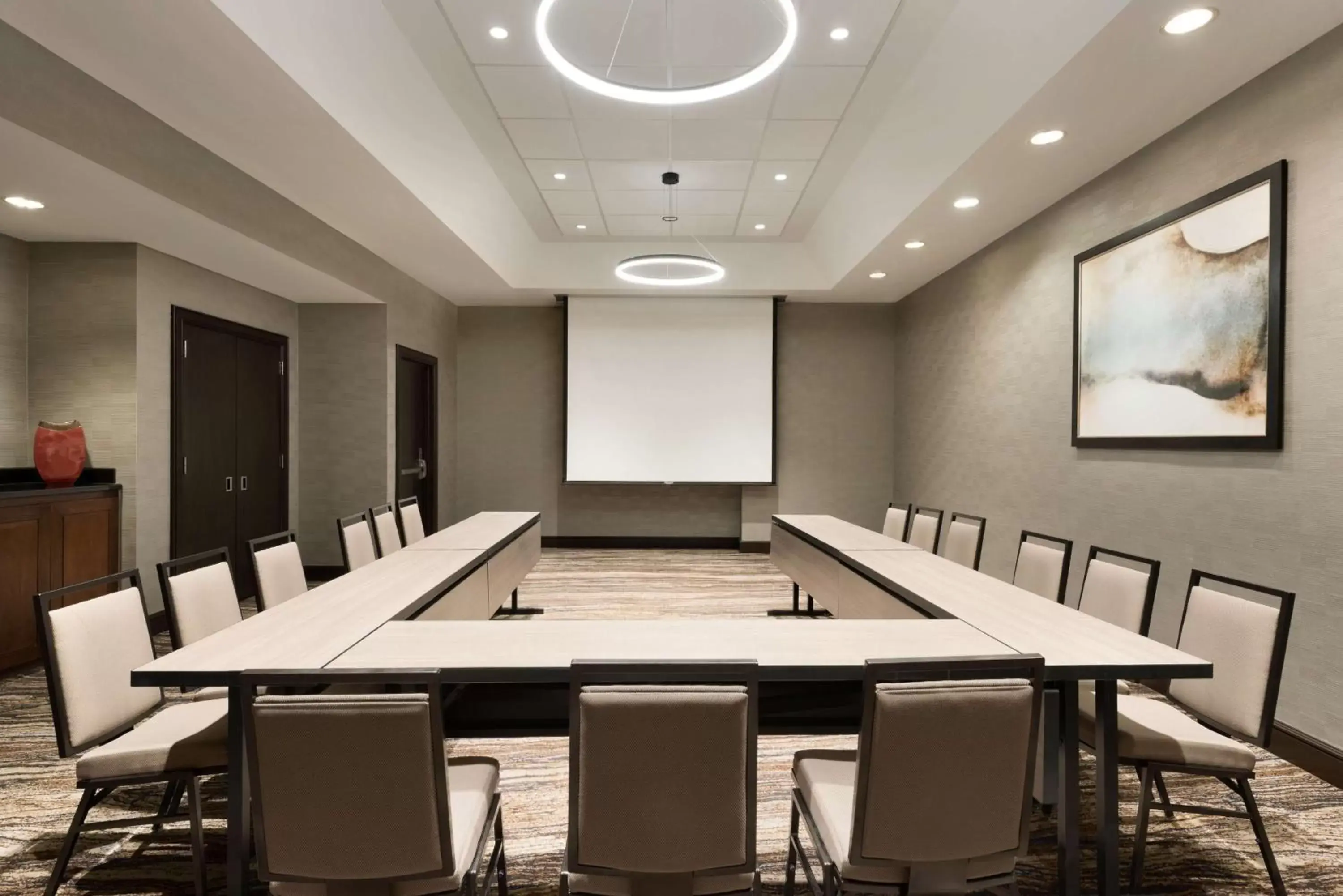 Meeting/conference room in Embassy Suites by Hilton Chicago Lombard