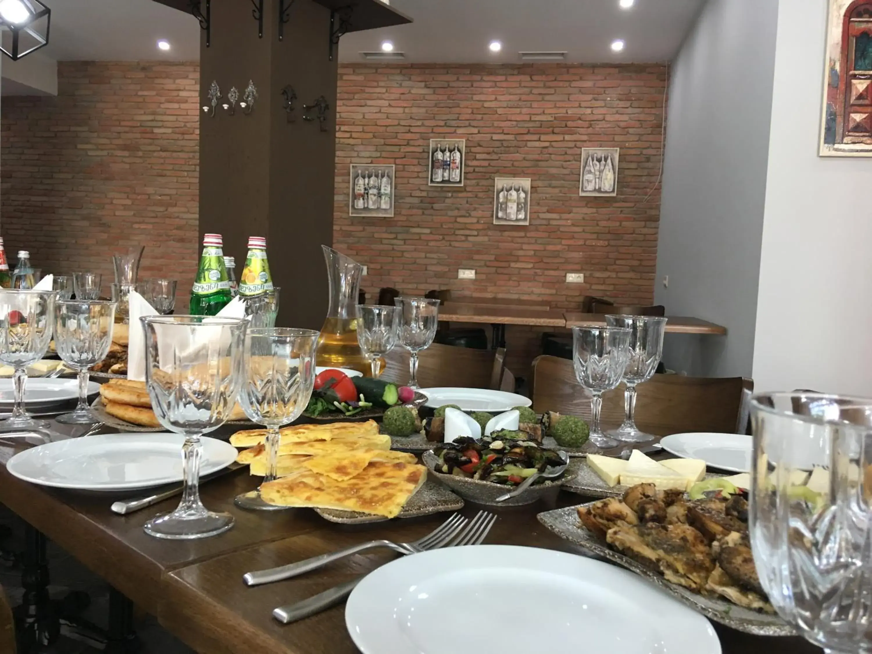 Restaurant/Places to Eat in Hotel Metekhi Line